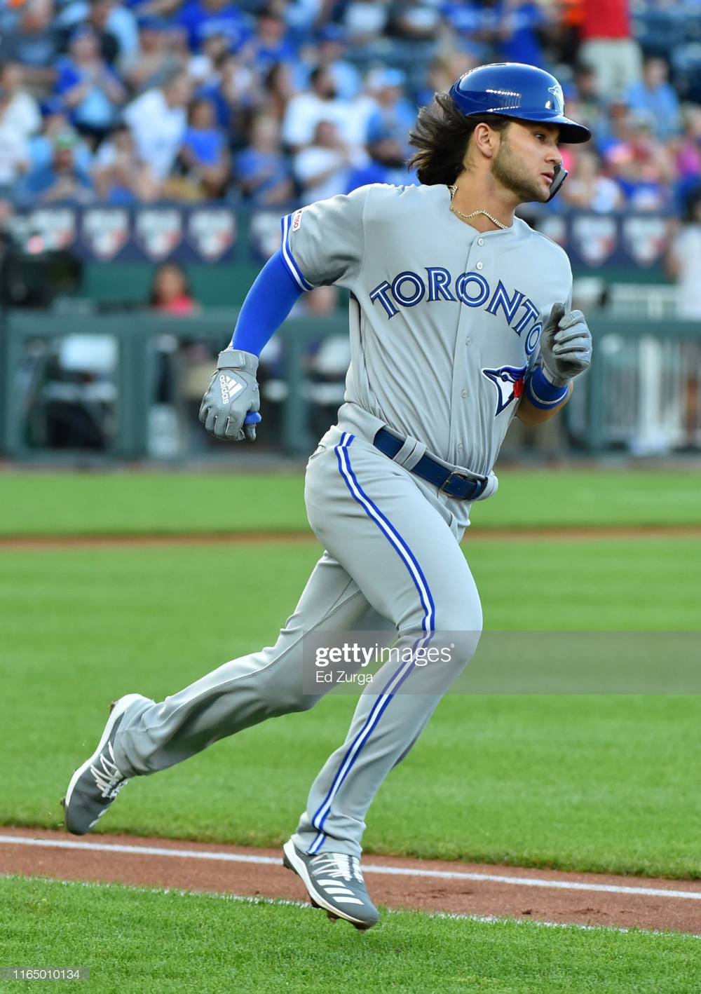 1000x1420 Bo Bichette of the Toronto Blue Jays runs to first base on his first. Toronto blue jays, Blue jays, Toronto blue jays baseball, Phone