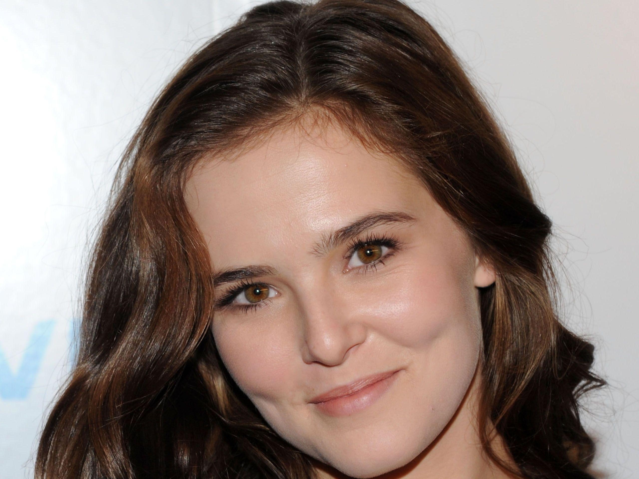 2560x1920 Zoey Deutch Face Wallpaper 55416  px, Desktop