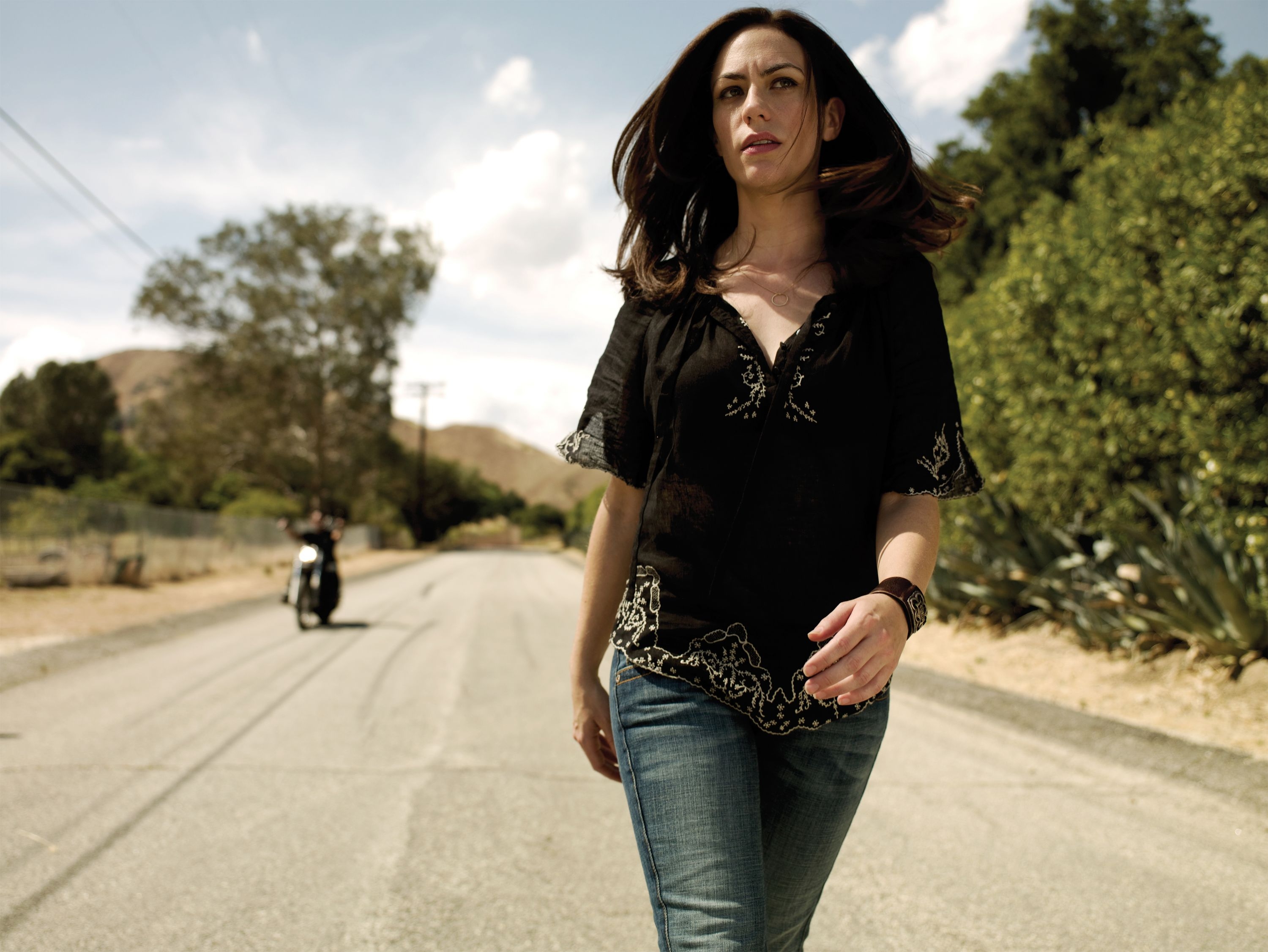 3000x2260 Maggie Siff Autograph, Desktop