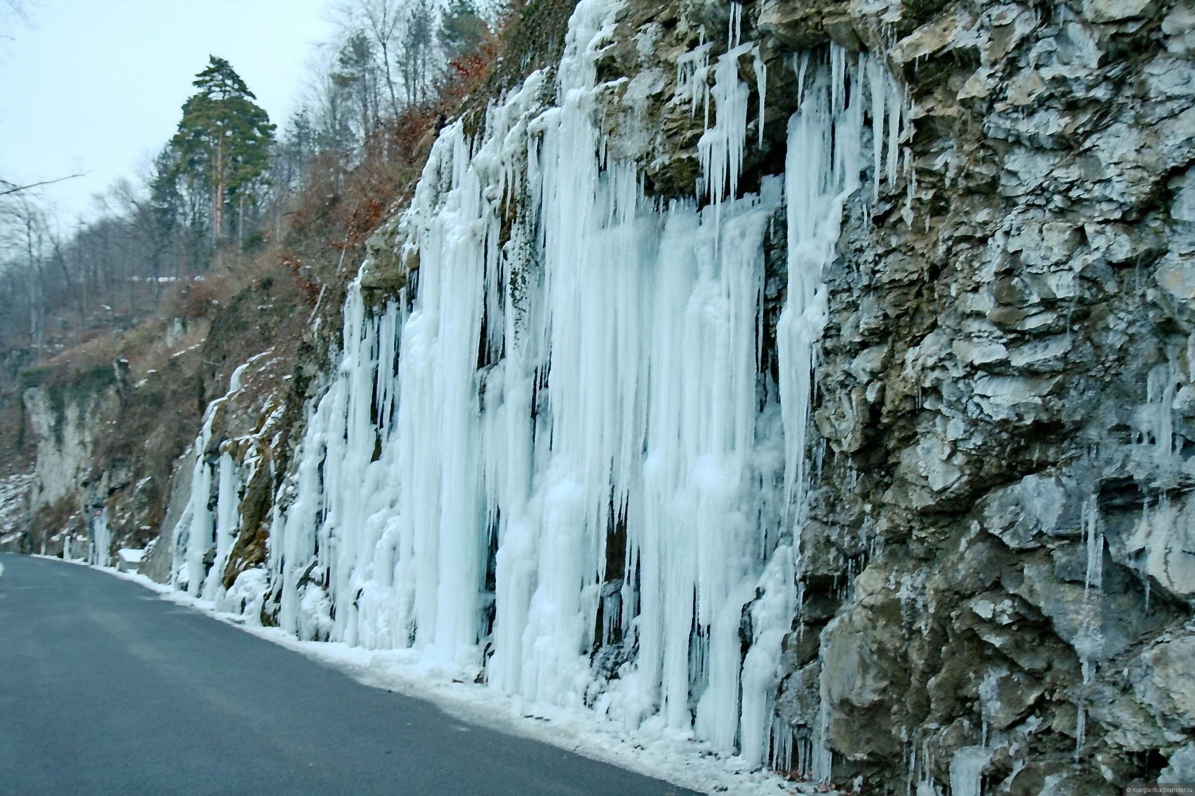 2400x1600 Frozen waterfall in Liechtenstein wallpaper and image, Desktop