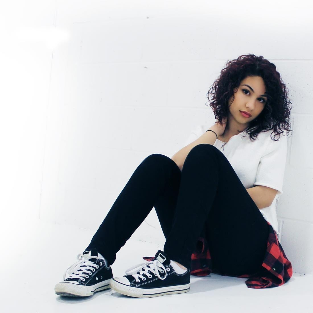 1100x1100 ALESSIA CARA COMING TO AUSTRALIA, Phone