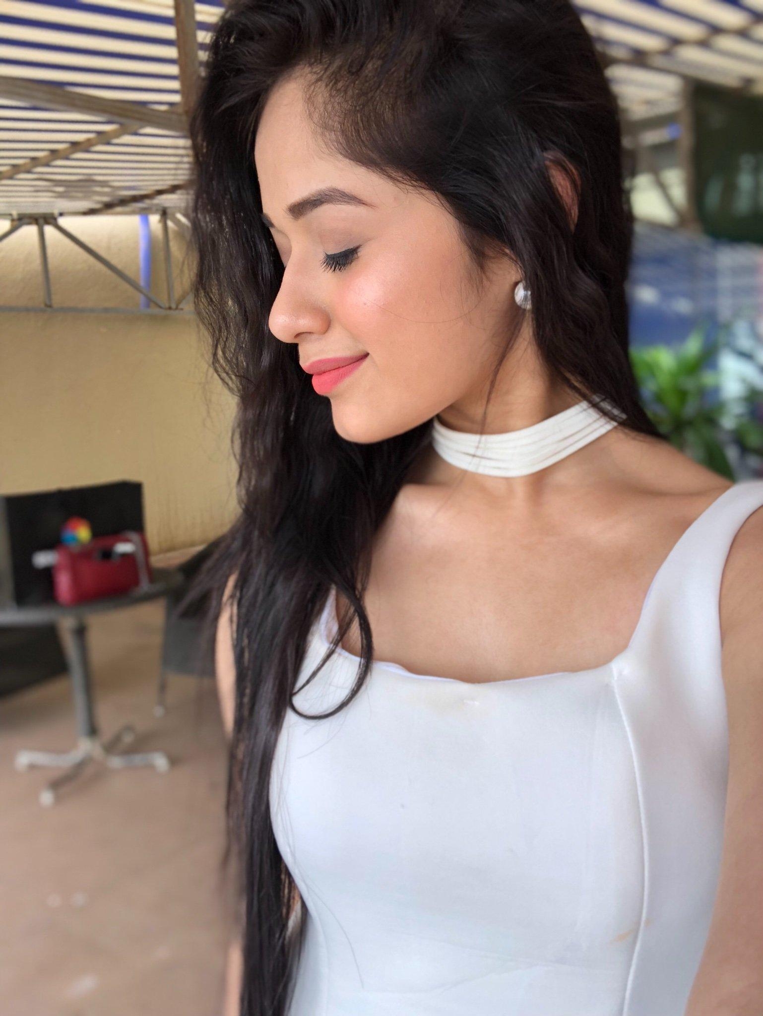 1540x2050 JannatZubair Rahmani, Phone