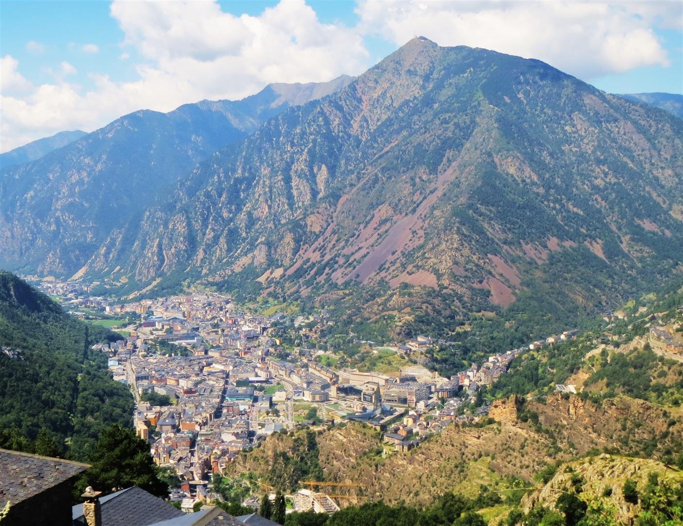 1410x1080 45LOVERS: capital of andorra, Desktop