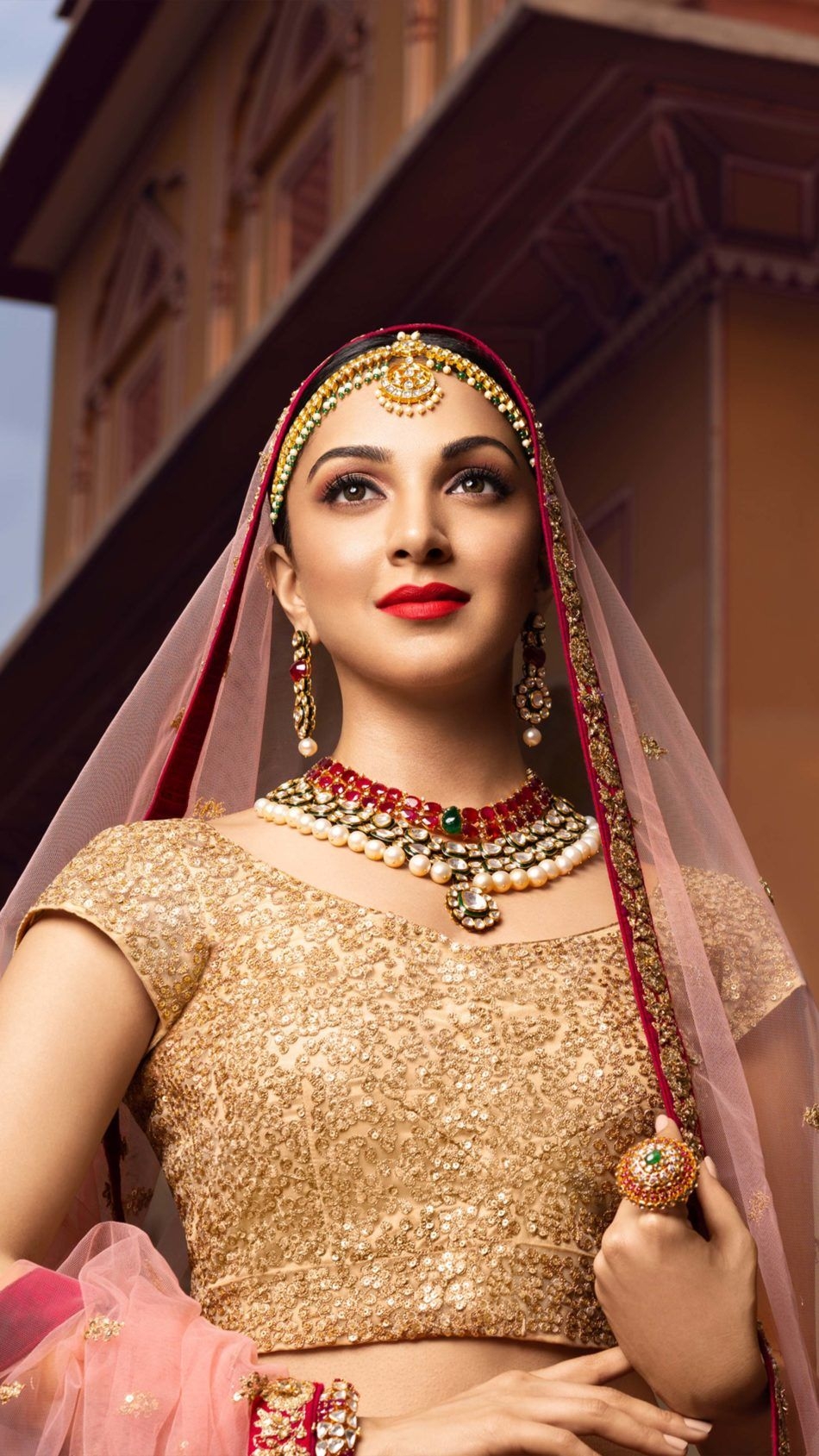 950x1690 Kiara Advani In Traditional Dress 4K Ultra HD Mobile Wallpaper, Phone