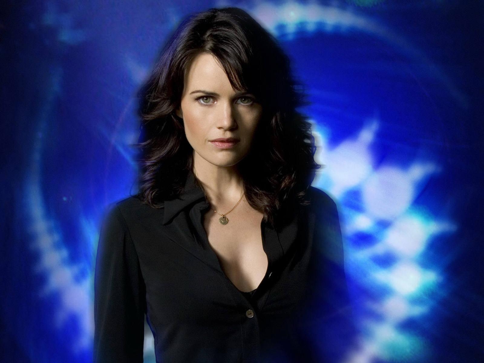 1600x1200 Carla Gugino Hot Picture, Photo Gallery & Wallpaper: Hot Carla, Desktop