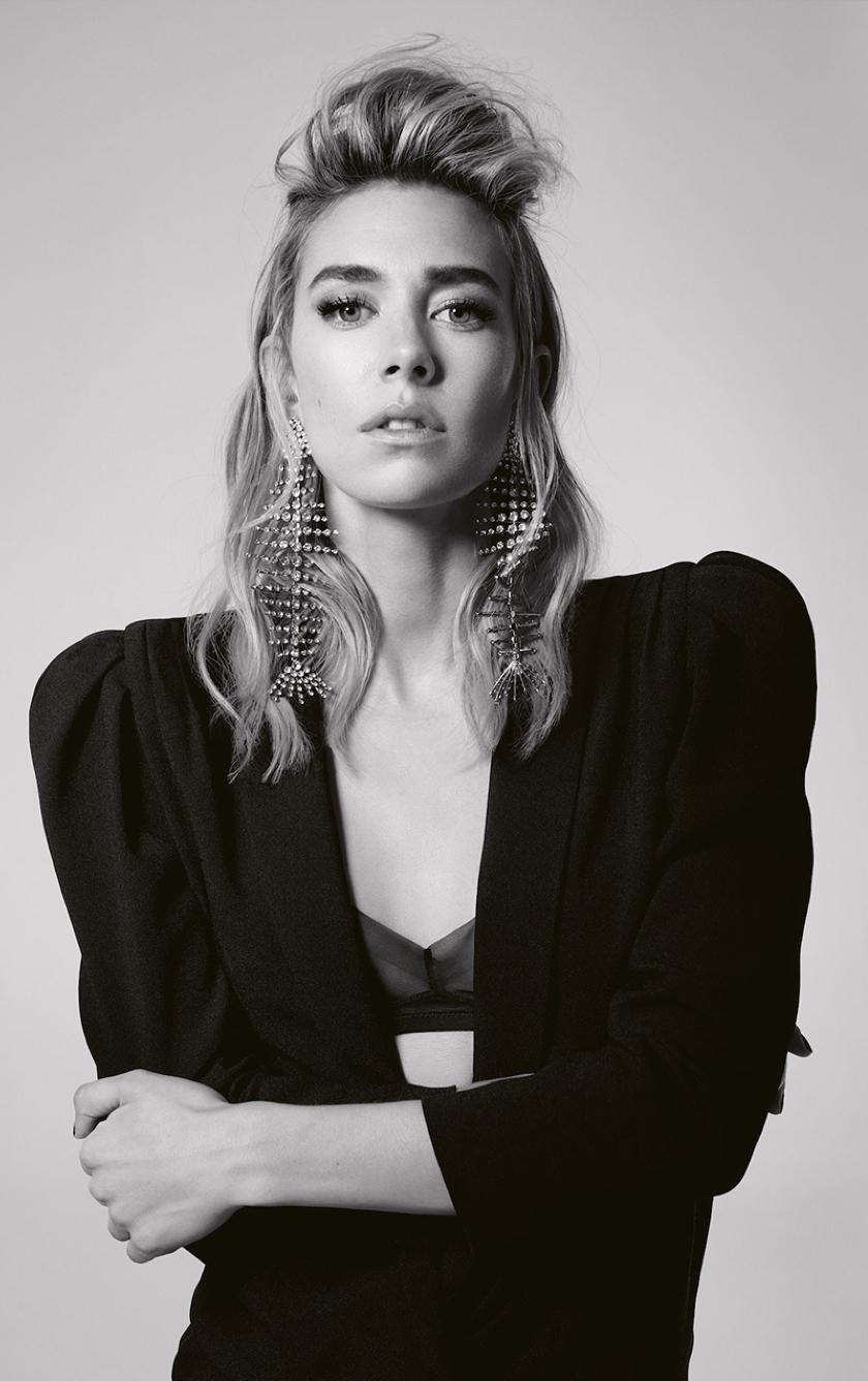 840x1340 Vanessa Kirby Monochrome  Resolution, Phone