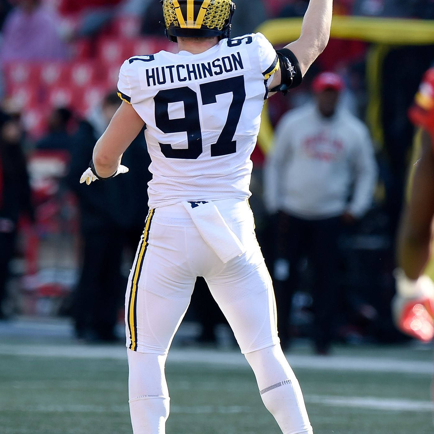 1400x1400 Download Ncaa Football Michigan Wolverines Aidan Hutchinson Wallpaper, Phone