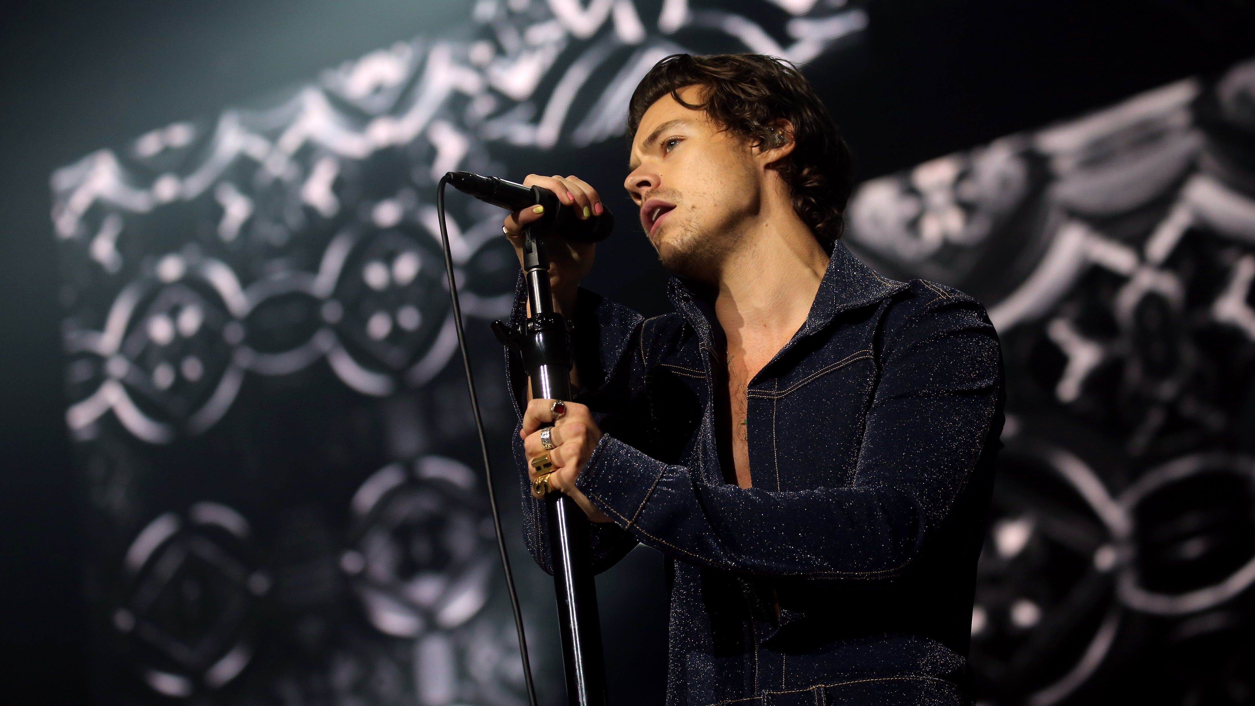 4070x2290 Harry Styles Performs One Direction's 'What Makes You Beautiful' 8, Desktop