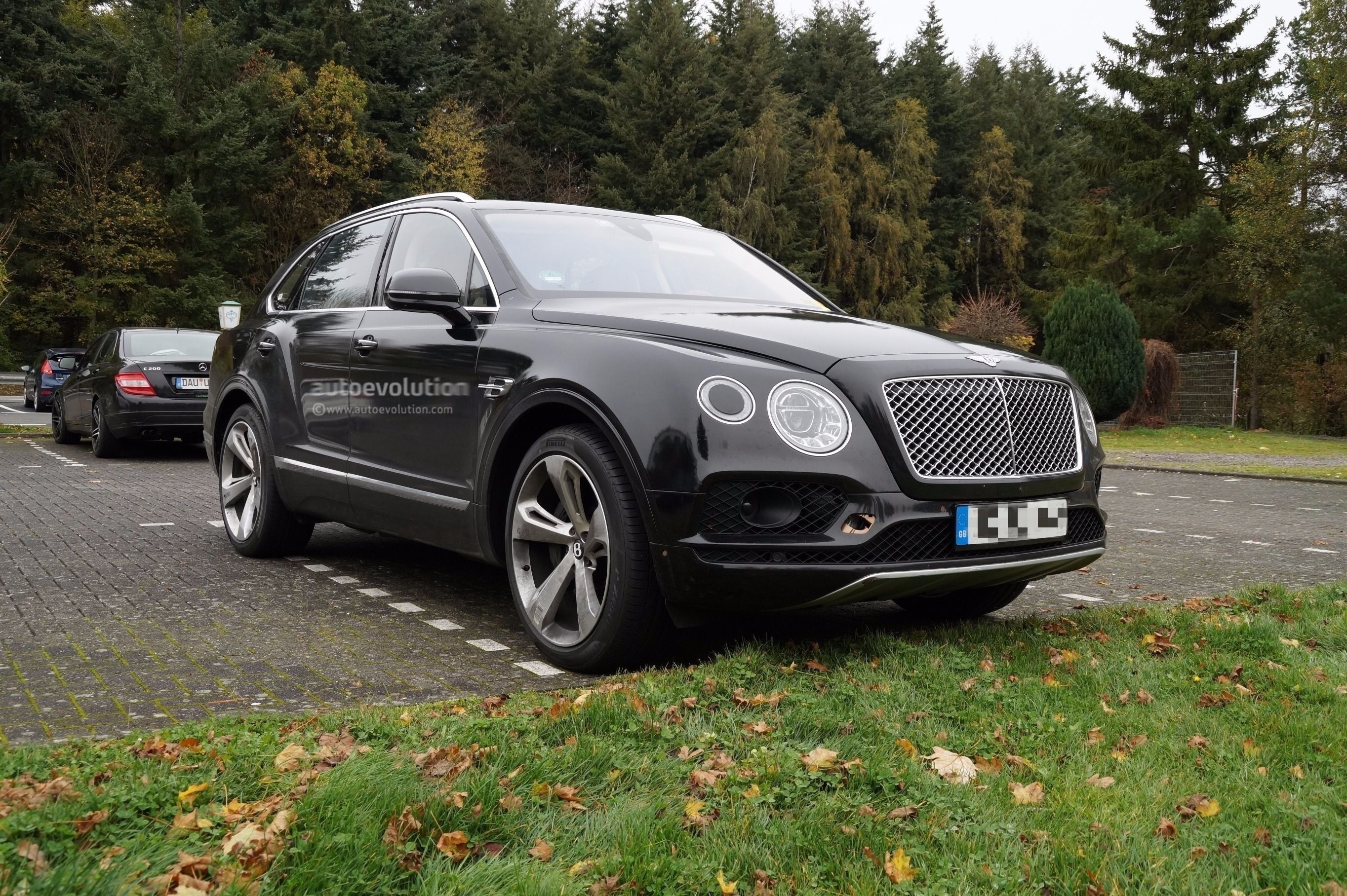 2730x1820 Bentley Bentayga PHEV Reveals EV Mode Button In Newest Spy, Desktop