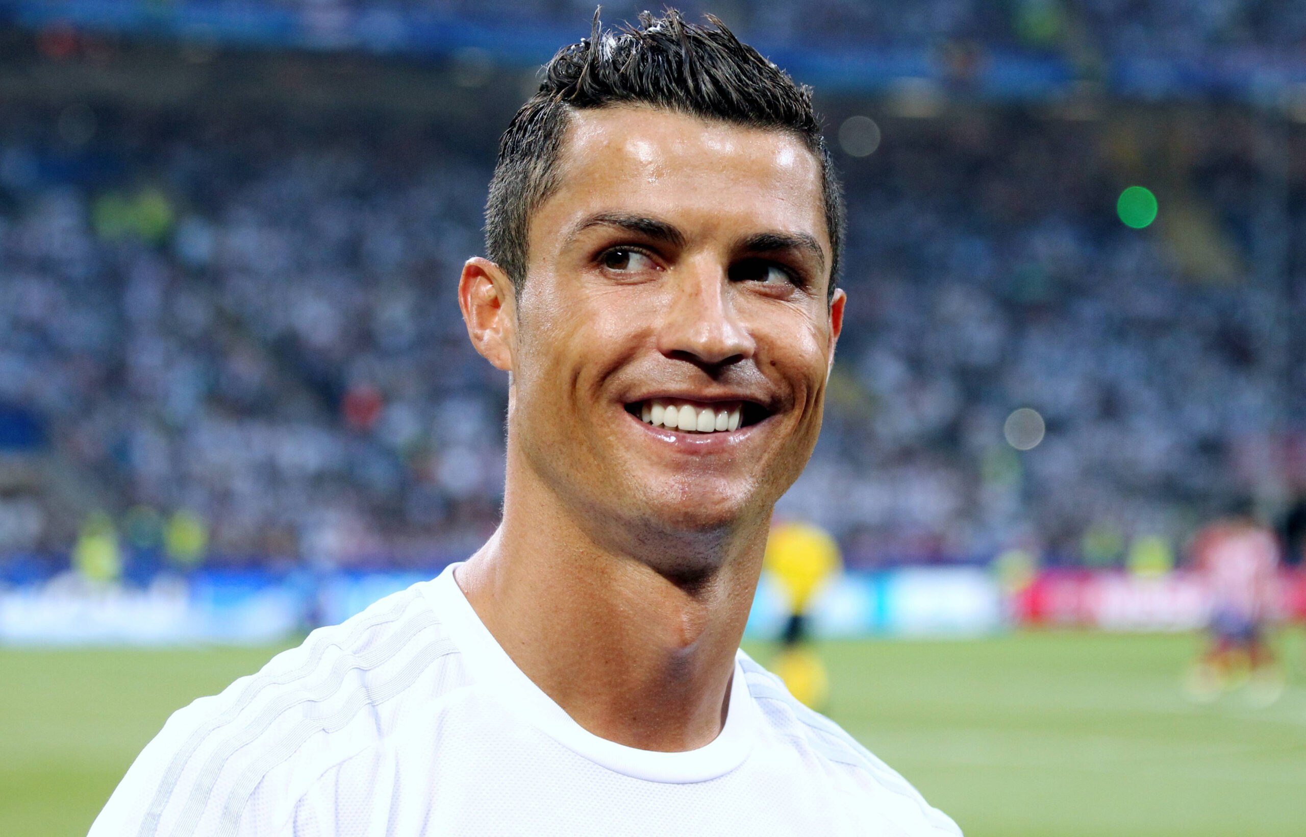 2560x1640 Transfer Clause Ronaldo's Al Nassr Contract Join Newcastle United, Desktop