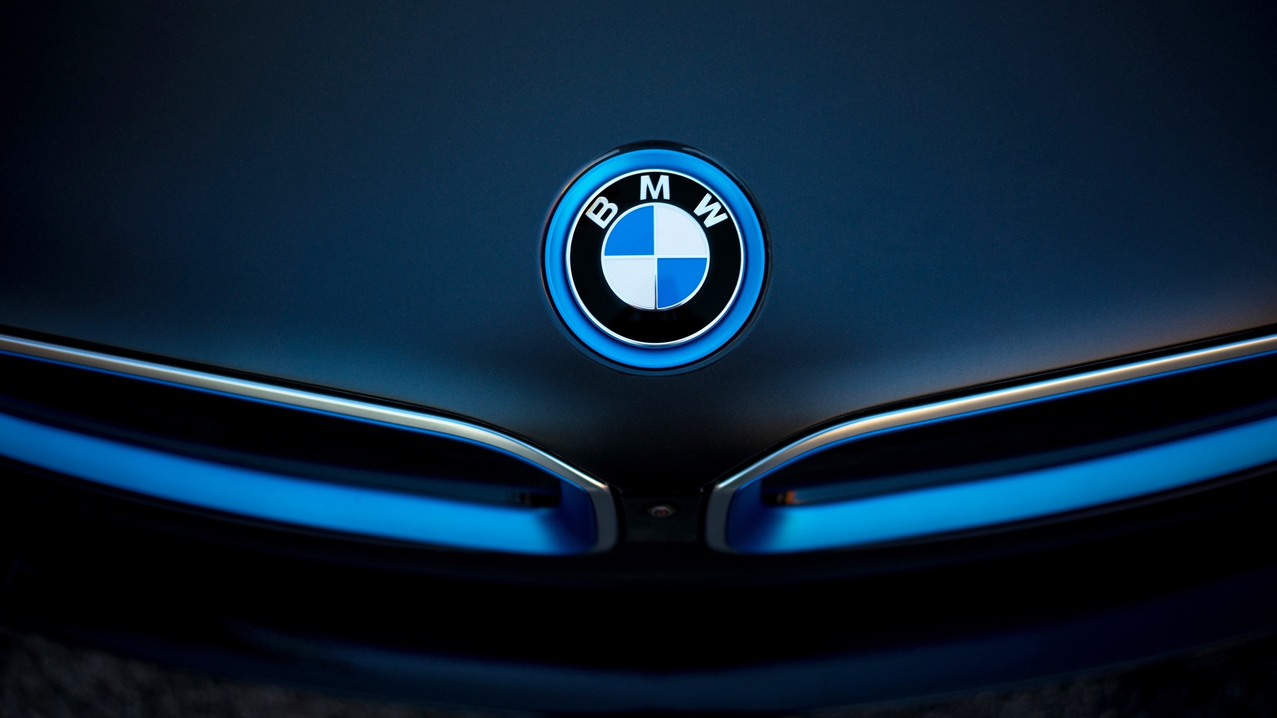 2560x1440 BMW i8 Badge Wallpaper Car, Desktop