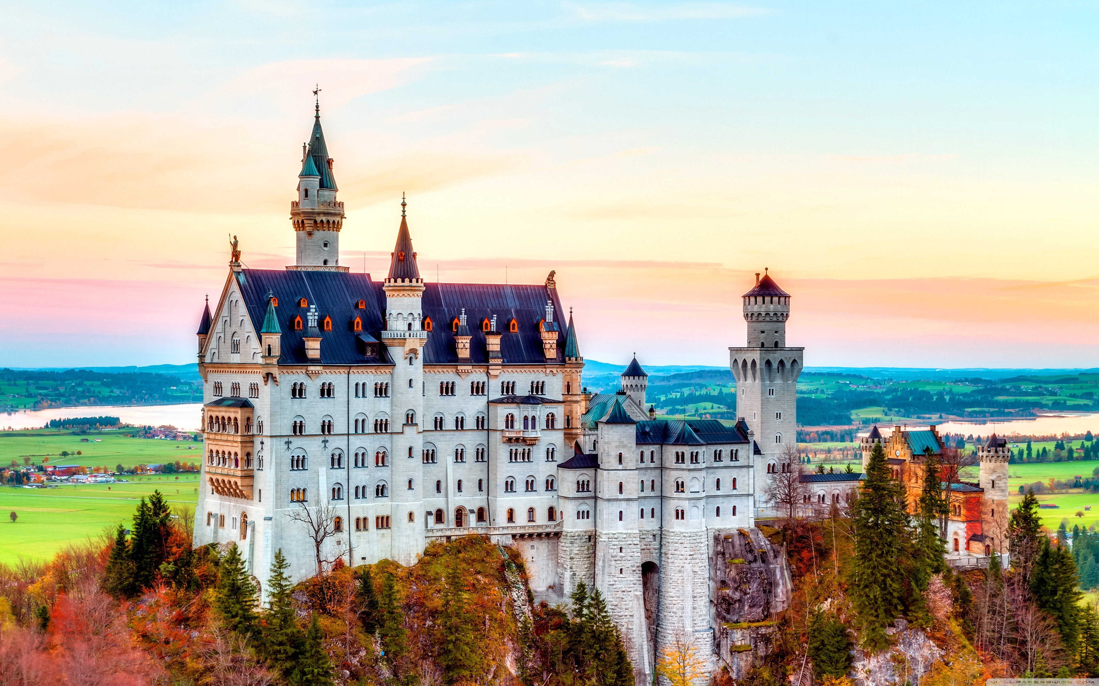 3840x2400 Neuschwanstein Castle, Germany, Autumn, Desktop