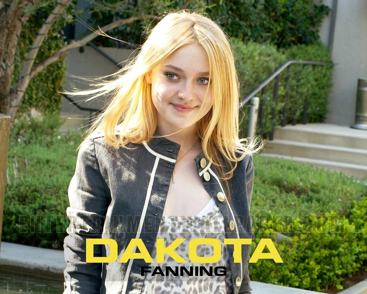 1280x1030 Dakota Fanning Wallpaper 14 X 1024, Desktop