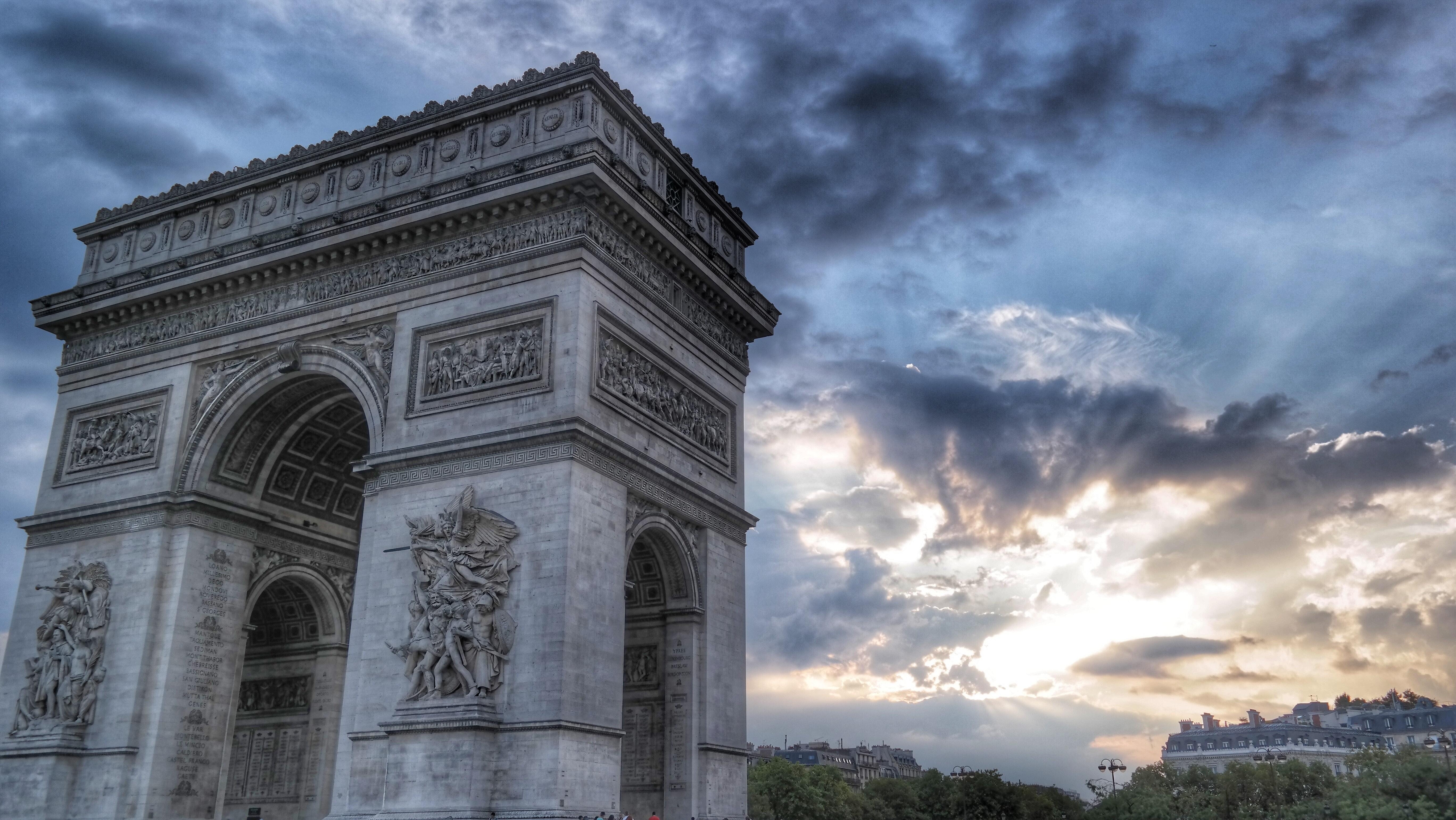 5480x3080 Grey Arc De Triumph · Free, Desktop