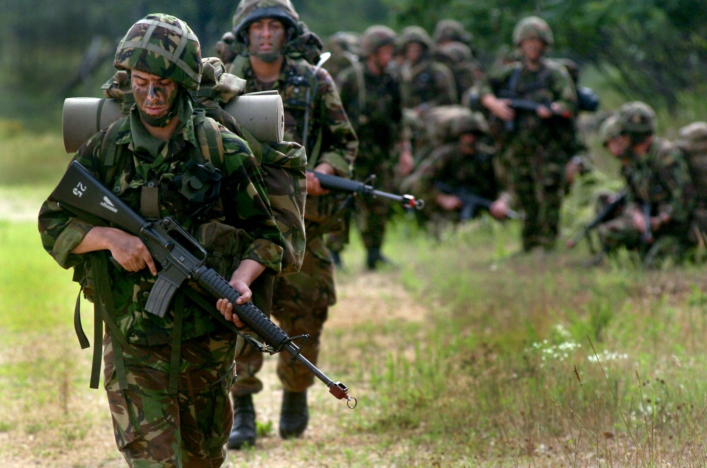 2470x1640 British Soldiers Marching (2169), Desktop