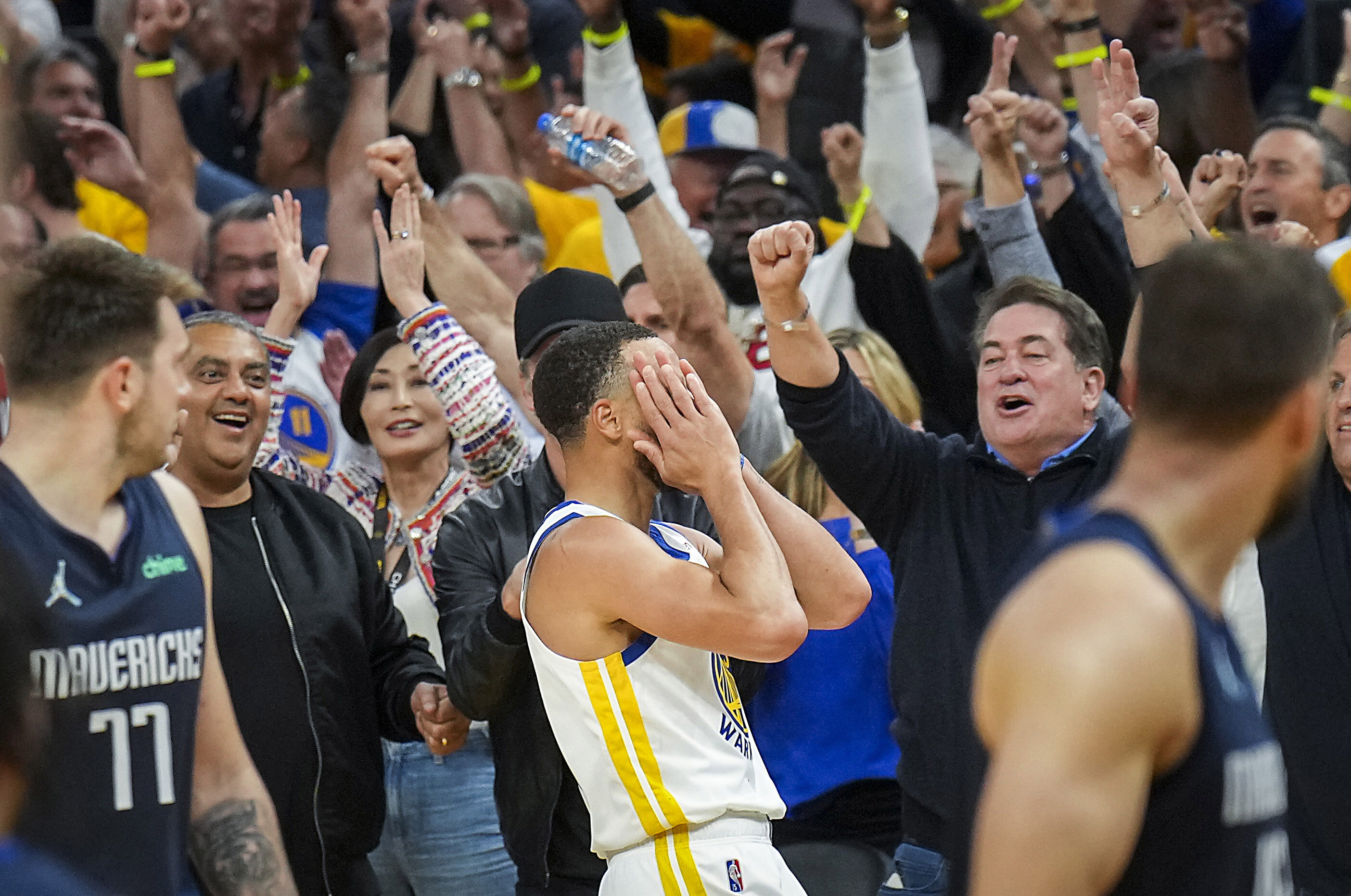 2810x1870 Steph Curry says 'night night' celebration was spontaneous, not directed, Desktop