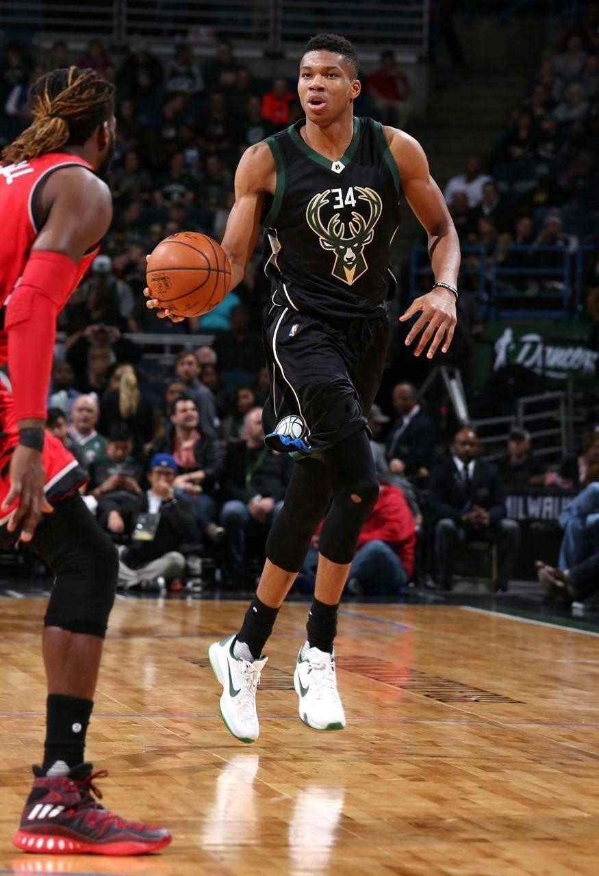 880x1280 Giannis Wallpaper, Phone