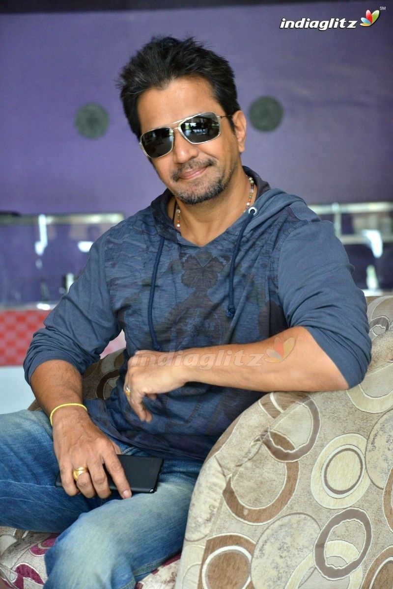 800x1200 Arjun Photo Actor photo, image, gallery, stills, Phone