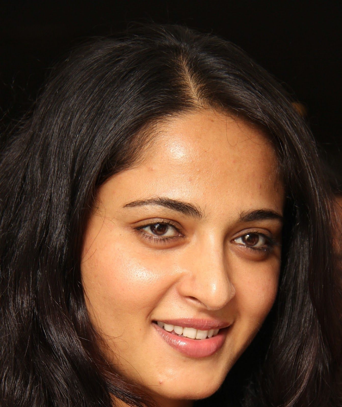 1350x1600 Actress Anushka Shetty Gorgeous Face Close Up Photo, Phone