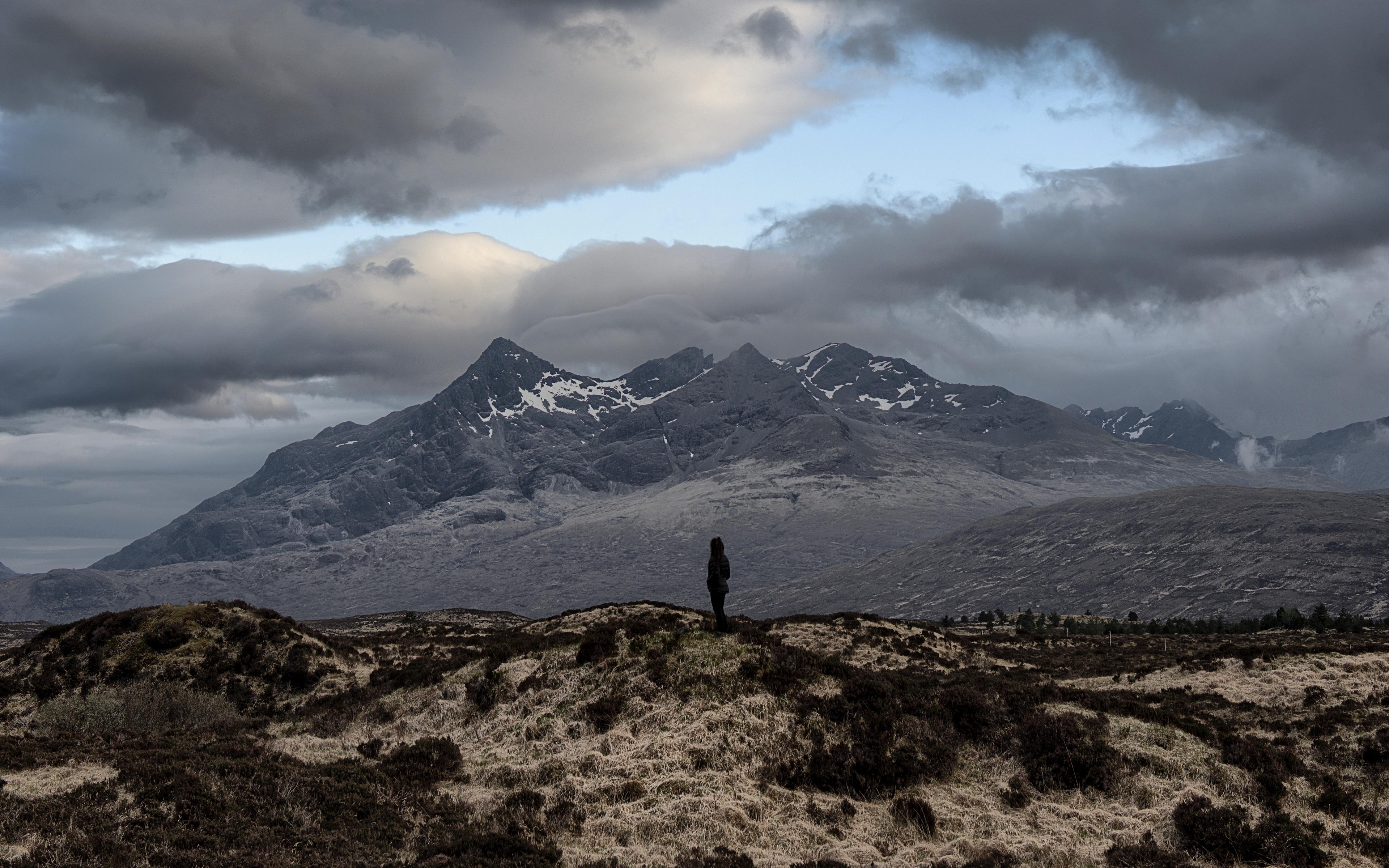 3840x2400 Download wallpaper  mountains, solitude, alone, distance, Desktop