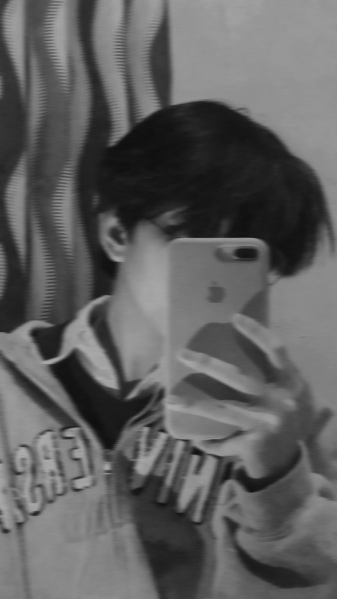 680x1200 mirror shots. Mirror selfie boy no face aesthetic, Handsome boy photo, Cute korean boys, Phone