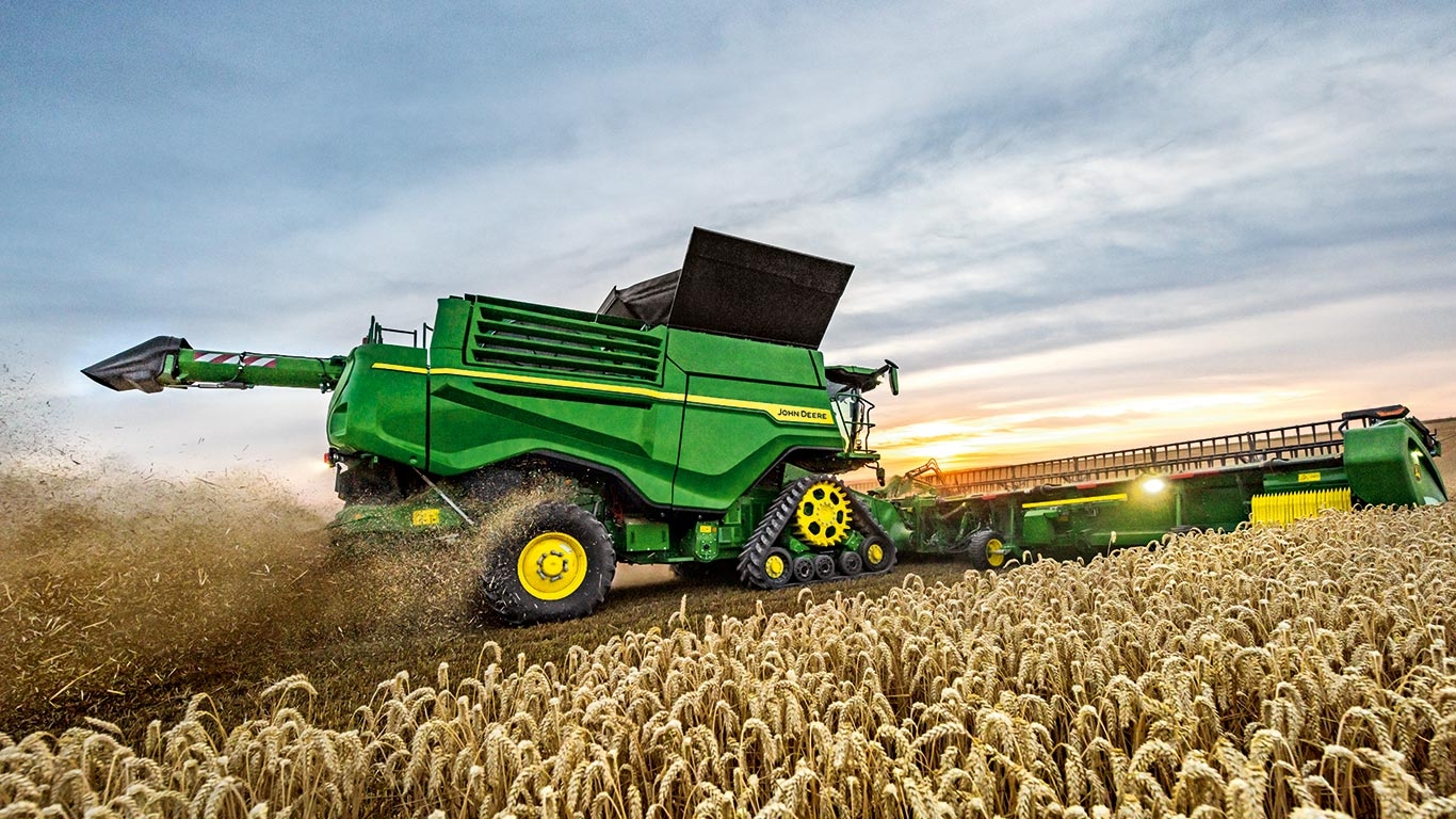 1370x770 John Deere at AGRITECHNICA 2019, Desktop