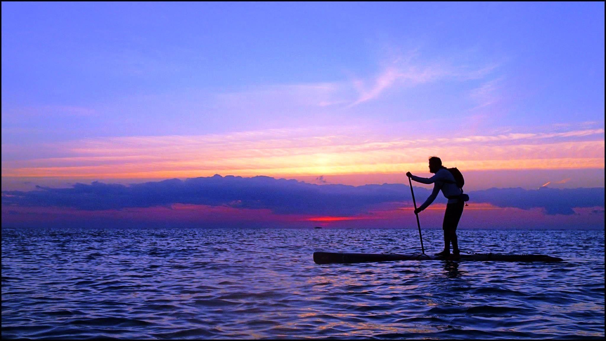 2050x1160 Paddle Boarding, Desktop