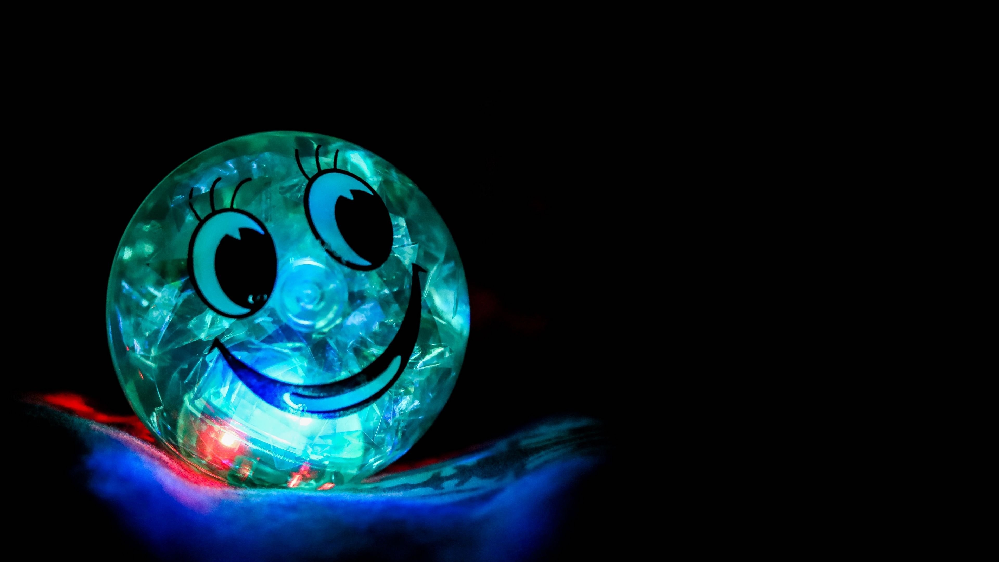 3840x2160 Wallpaper 4k smile, happiness, ball, backlight 4k Ball, happiness, Smile, Desktop