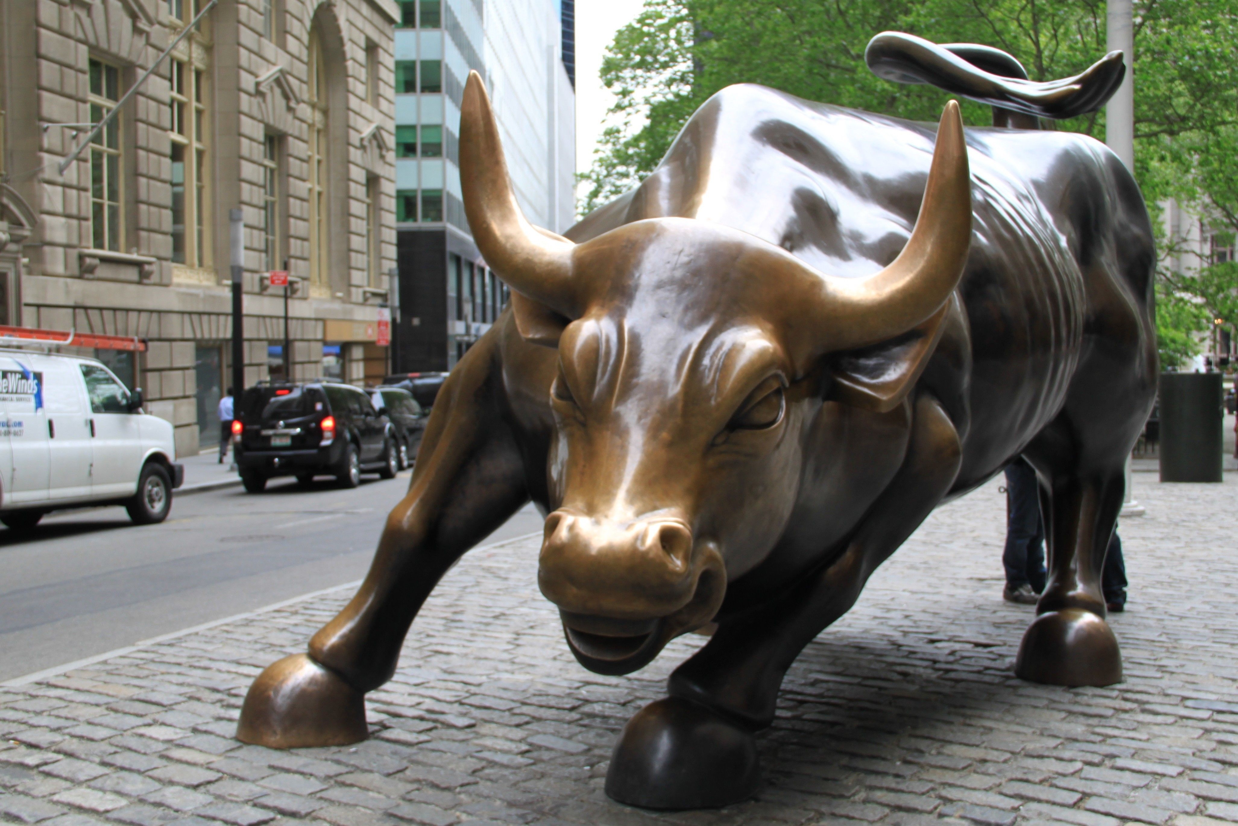 4110x2750 Manhattan wall street bull statues wallpaper, Desktop