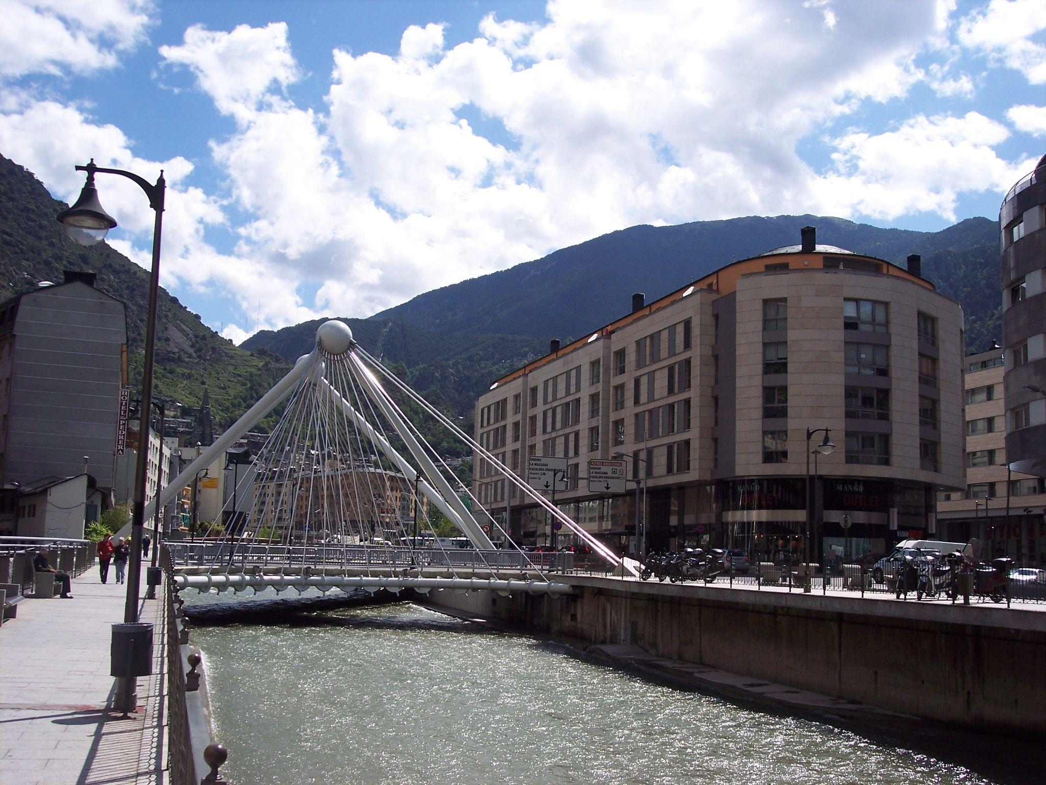 2050x1540 Bridge in Andorra la Vella, Desktop