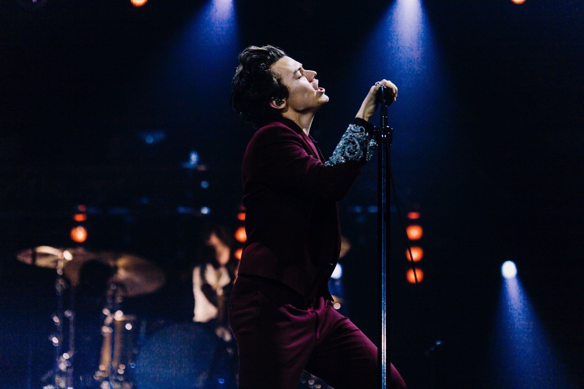 2050x1370 Harry Styles in concert Wallpaper, Desktop