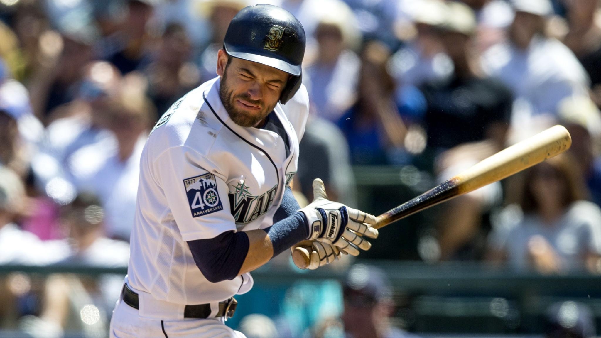 2050x1160 Mariners' Mitch Haniger hits in the face, Desktop