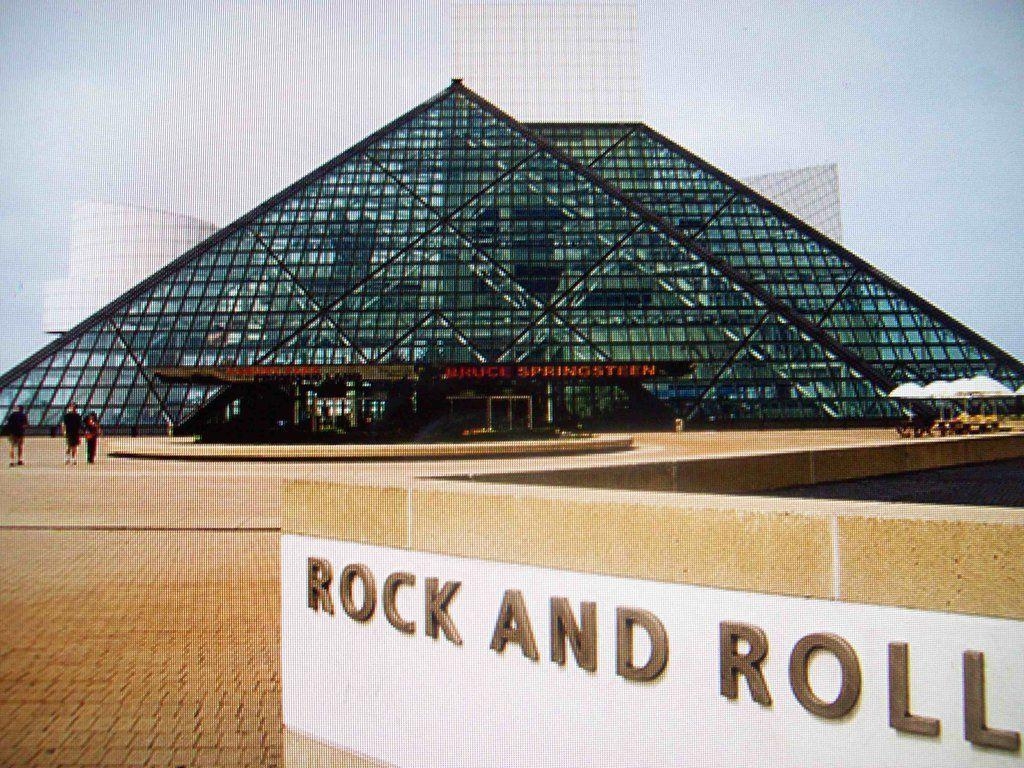 1030x770 Rock and Roll hall of fame front, Desktop