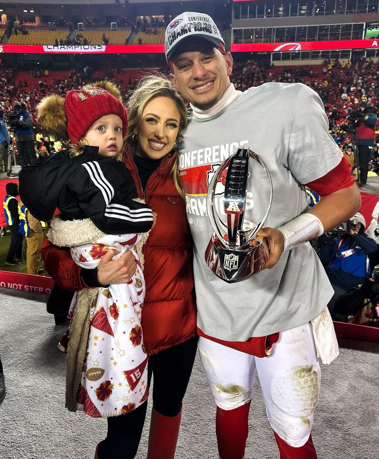 1330x1610 Patrick Mahomes' Wife Brittany, Kids Celebrate Super Bowl 2023 Weekend, Phone