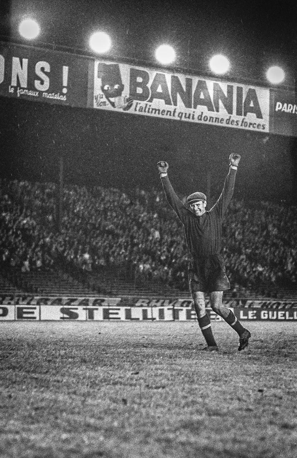 1040x1600 Foto Friday: The Best Goalkeeper In History, Phone