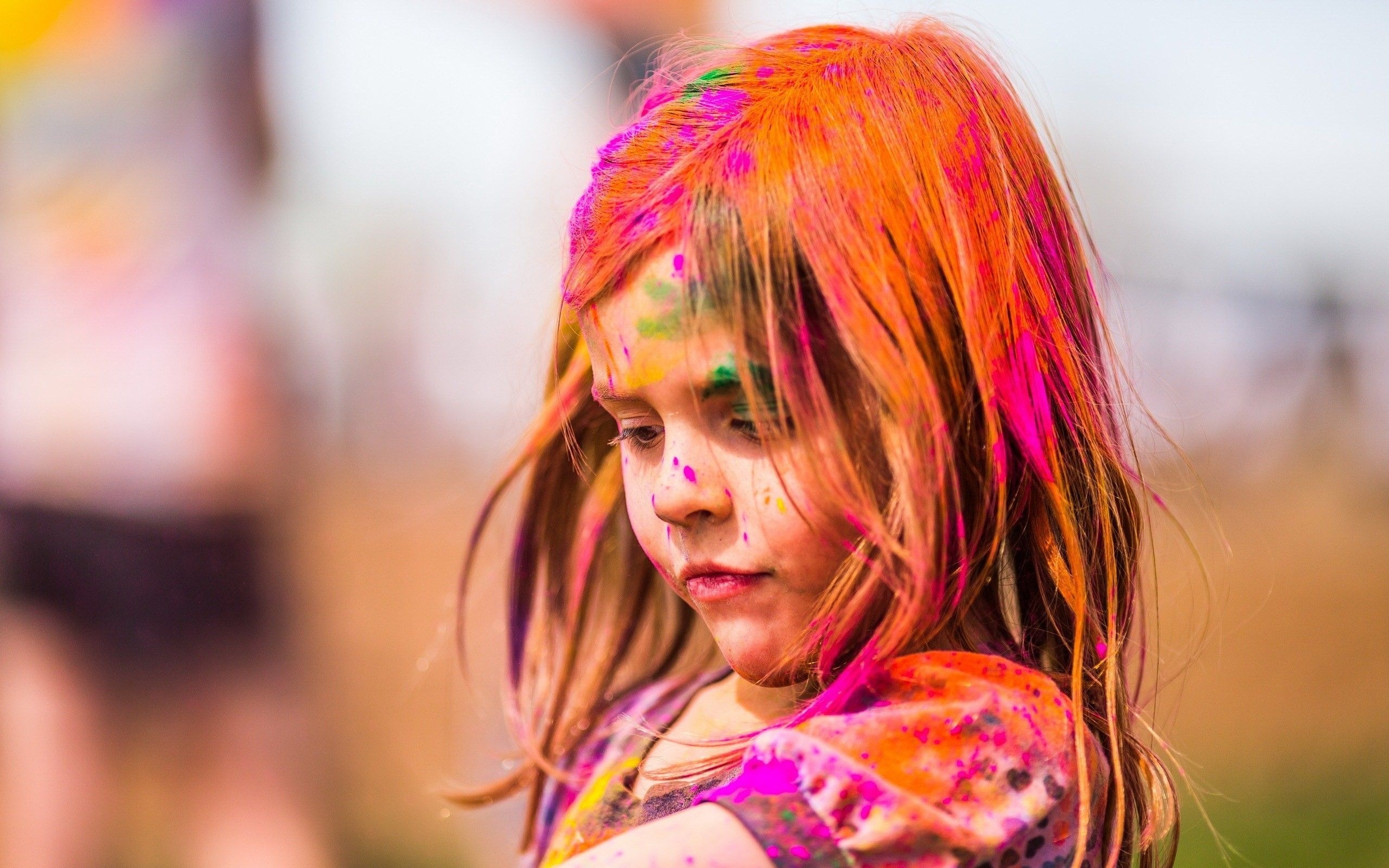 2560x1600 Beautiful Baby Child Girl Play with Colors on Holi Festival of Colors Wallpaper, Desktop