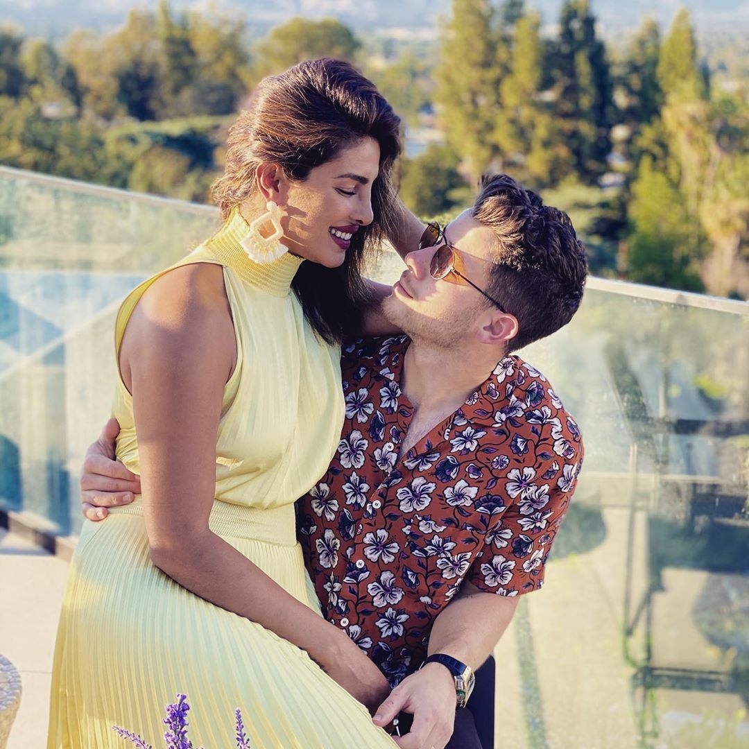 1080x1080 Romantic Picture of Celebrity couple Priyanka Chopra and Nick Jonas, Phone