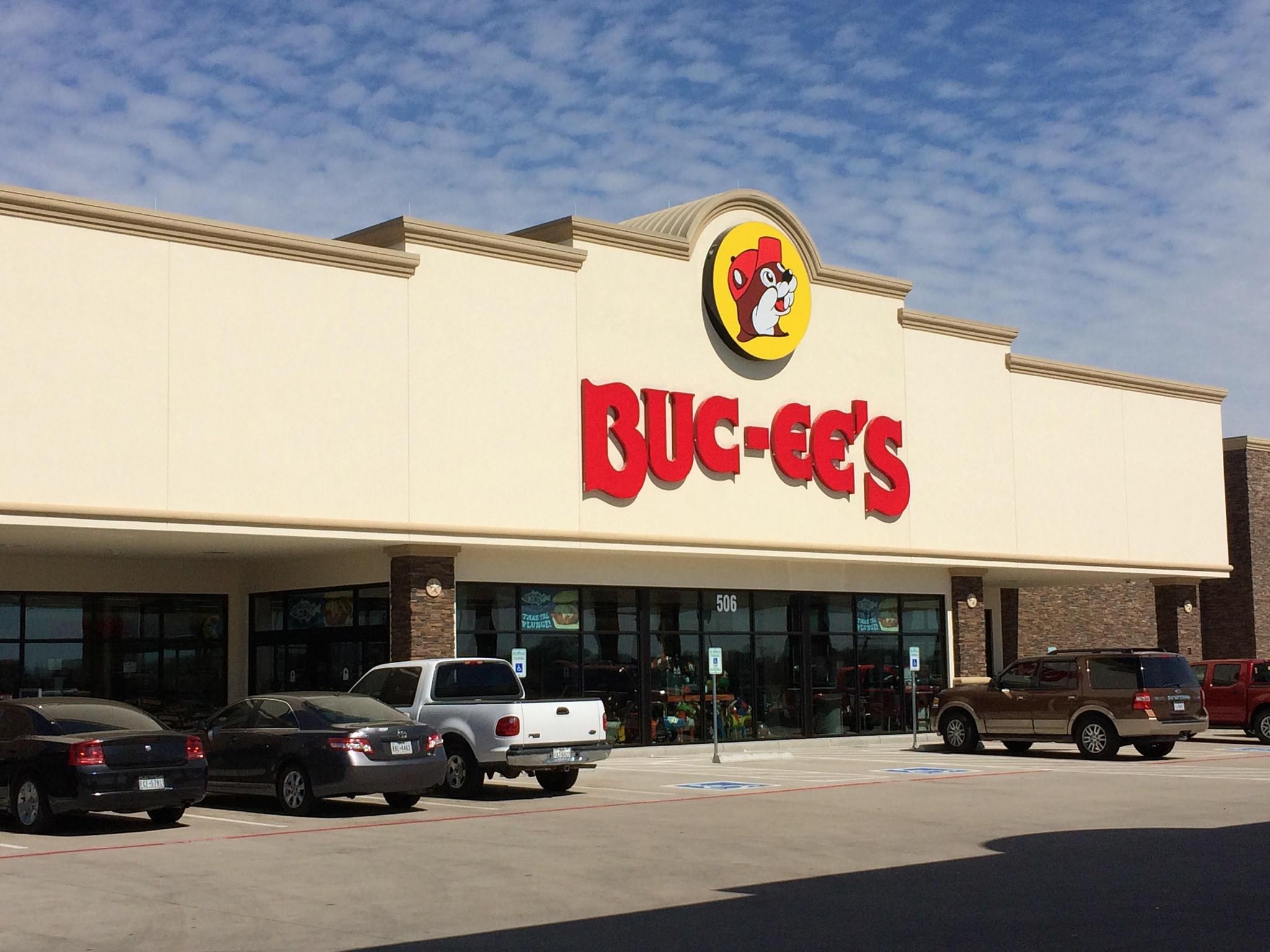 2050x1540 Beaver Vs. Alligator: Buc Ees Goes To Court To Defend Its, Desktop