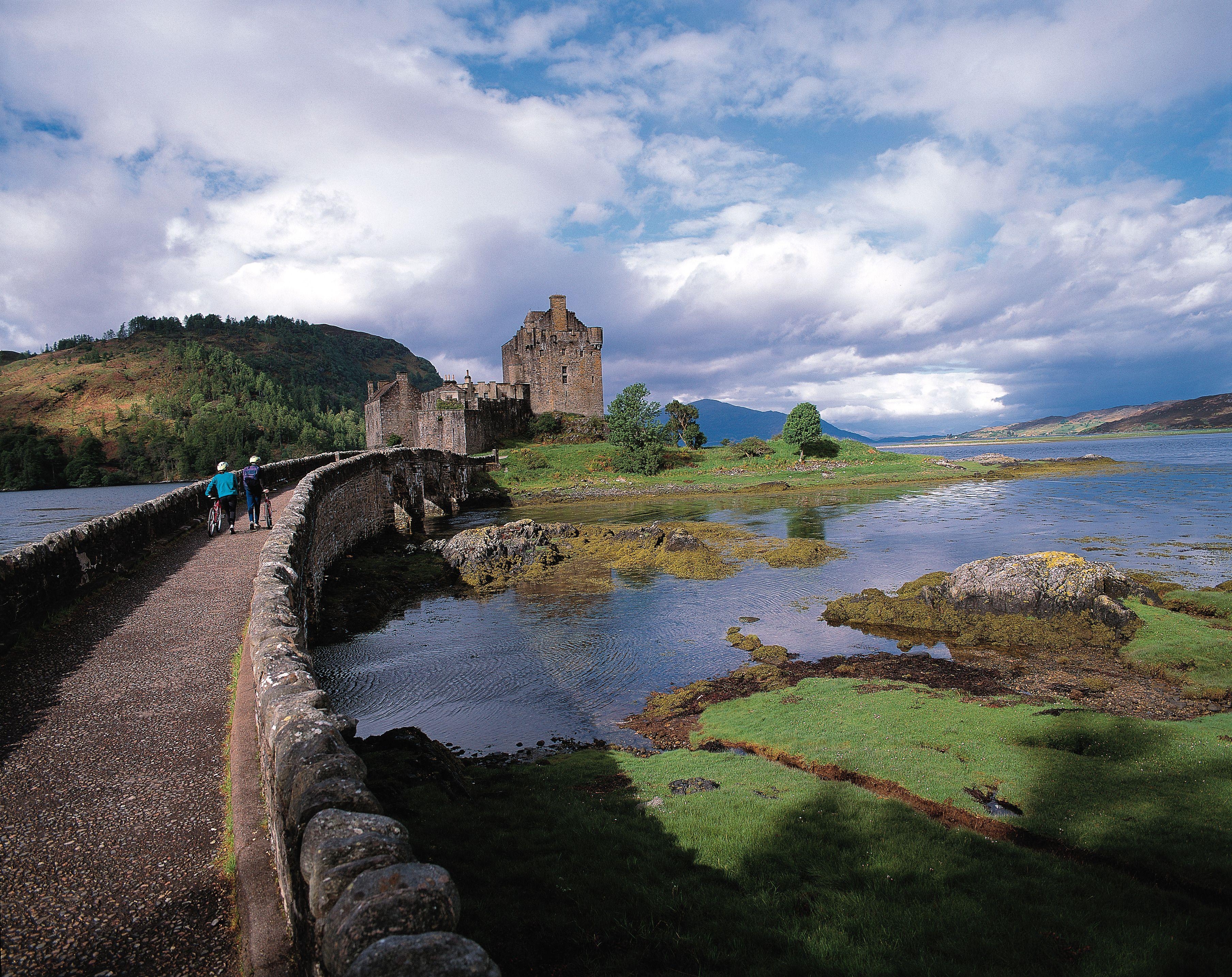 3620x2870 Caledoniatopia: A Lovely Photo of Eilean Donan Castle in, Desktop