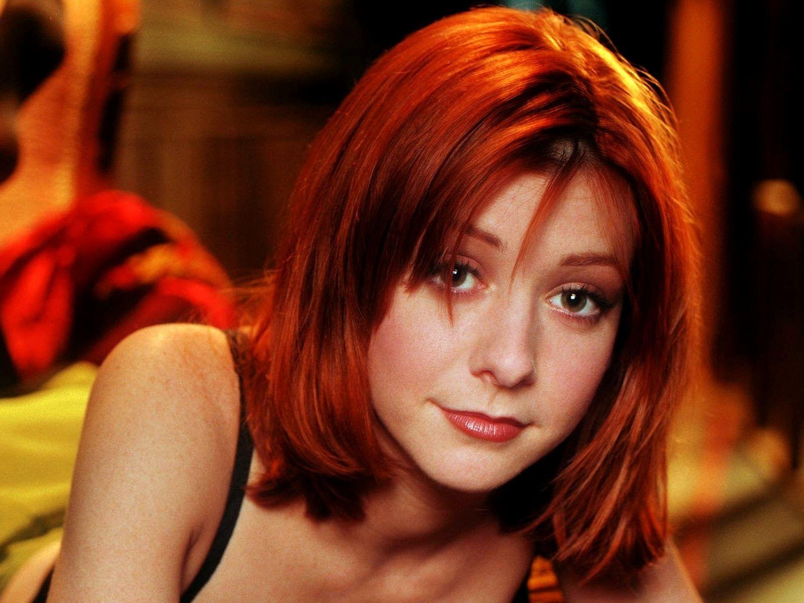 1600x1200 alyson hannigan wallpaper, Desktop