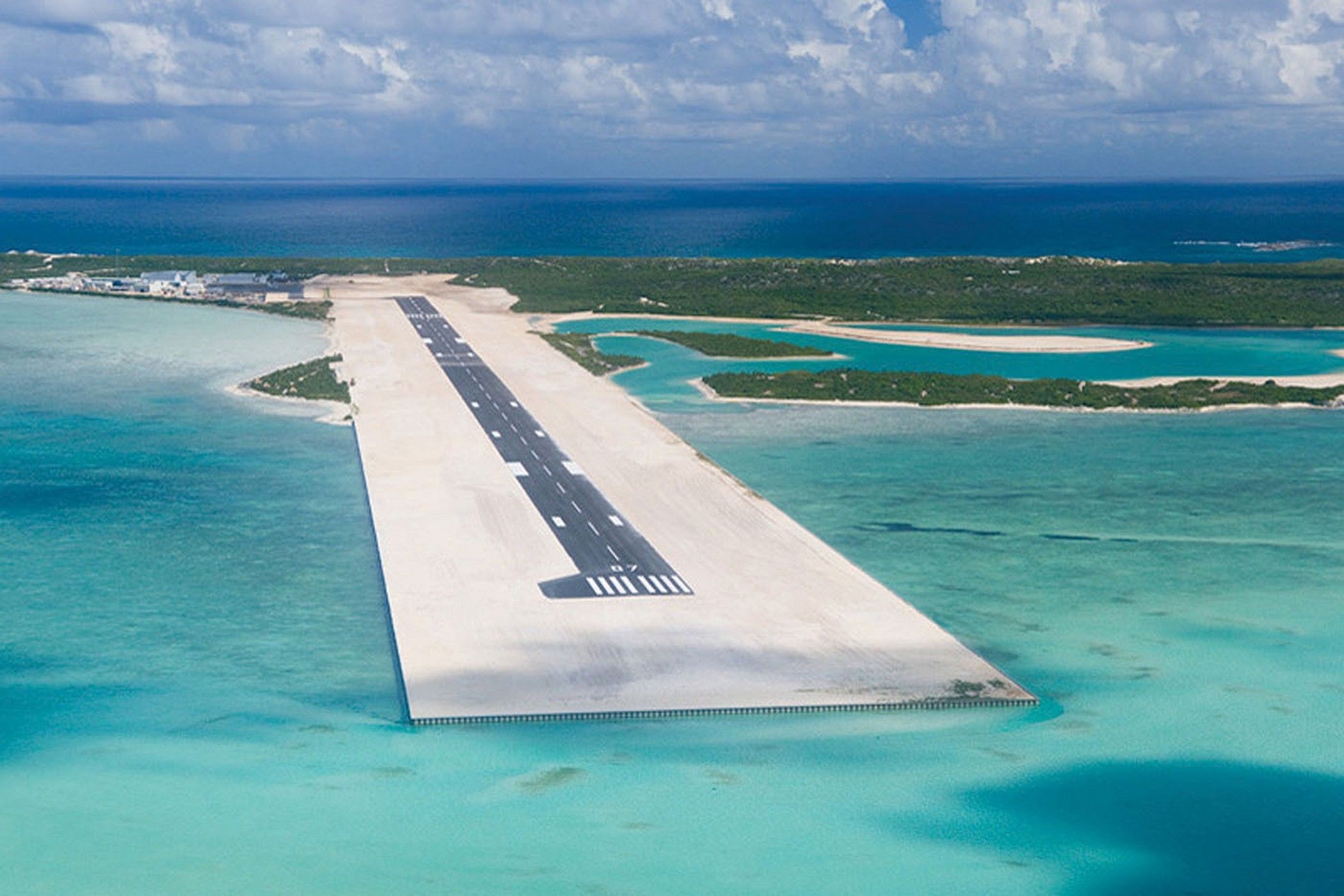 2100x1400 Turks and Caicos Islands Airport photo.citypicture.net, Desktop