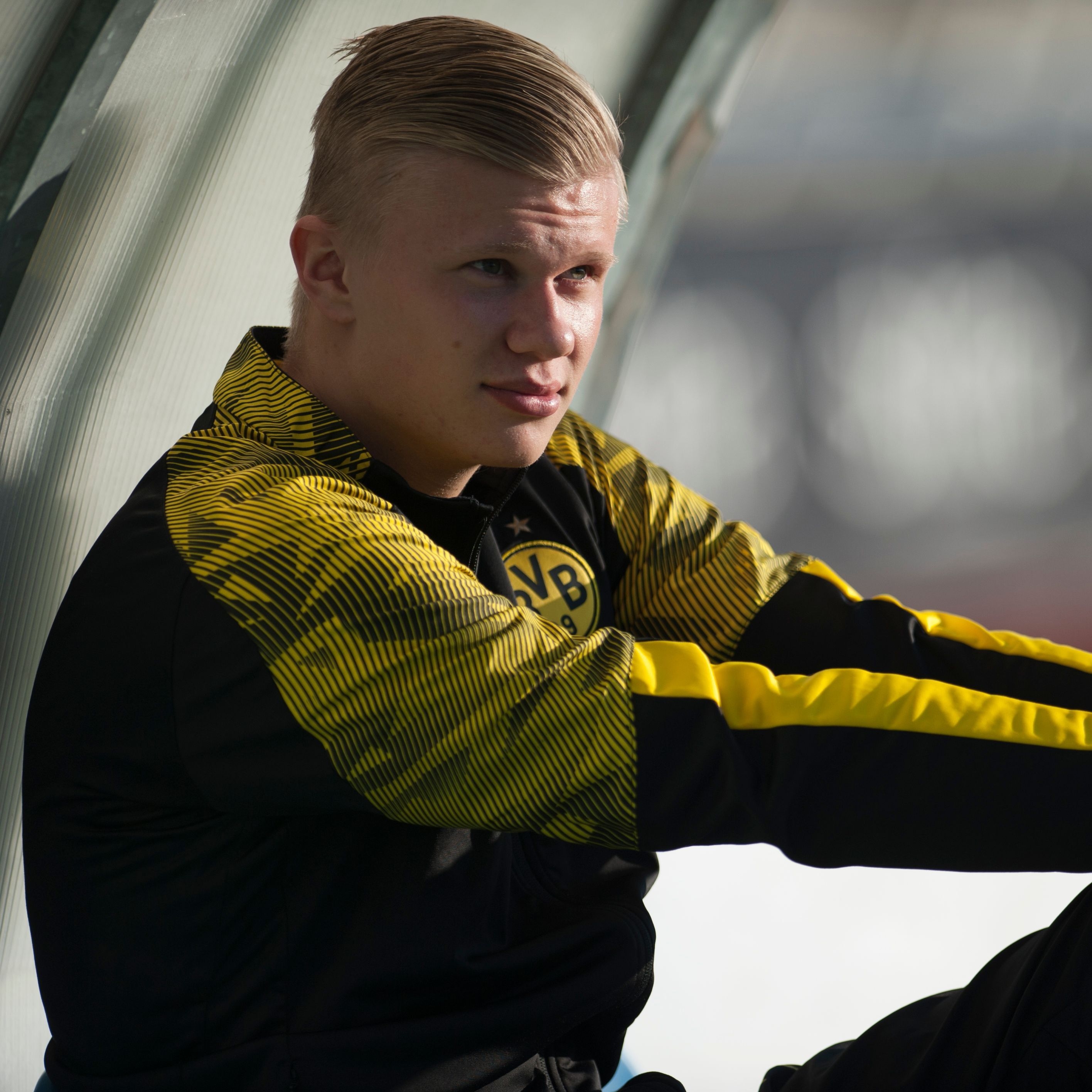 2840x2840 See ridiculous reason why Erling Haaland chose Borussia Dortmund, Phone