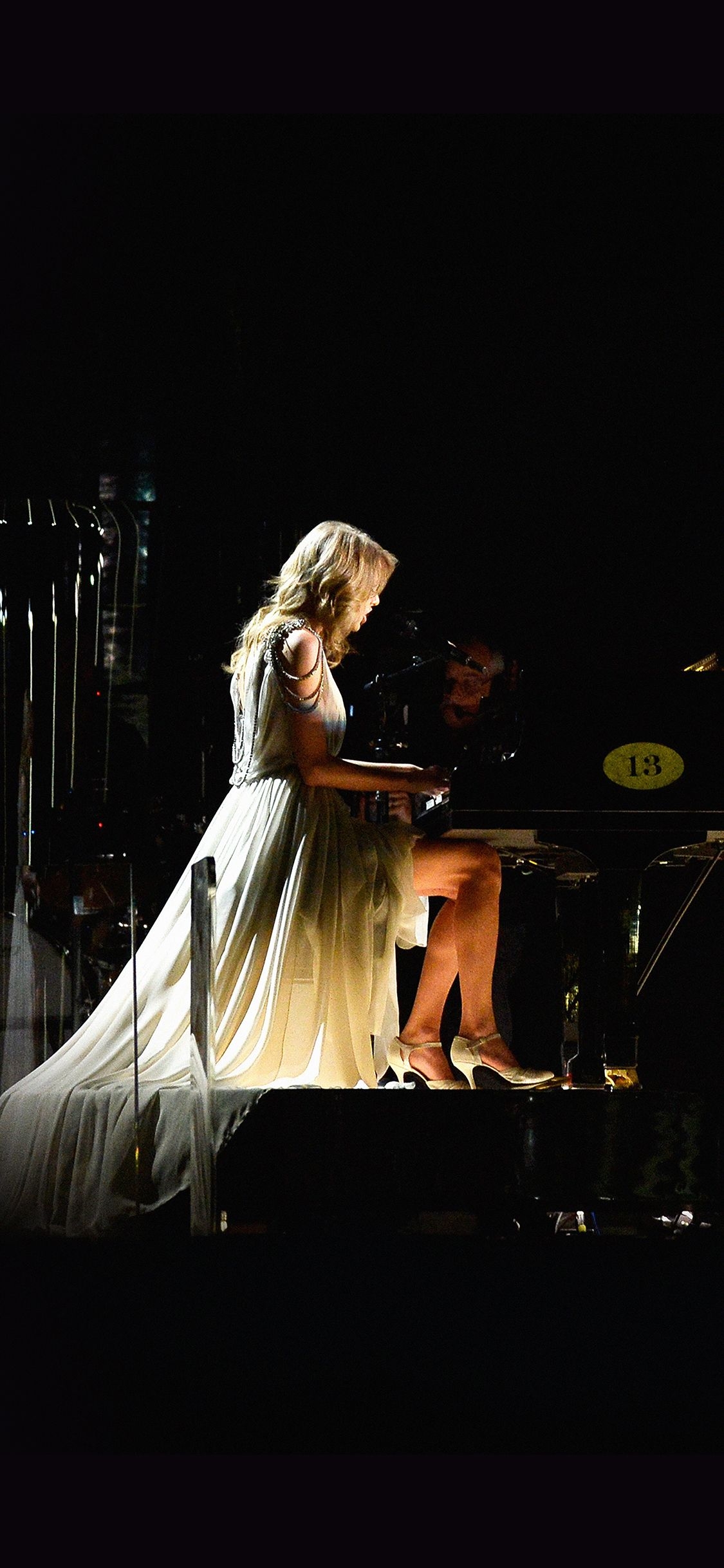 1130x2440 Wallpaper Taylor Swift Piano Concert Woman Music, Phone