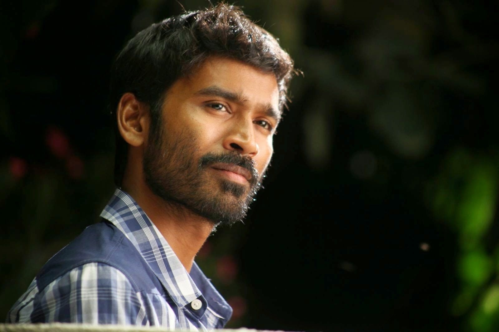 1600x1070 Dhanush HD Wallpaper Velai Illa Pattathari HD Wallpaper, Desktop