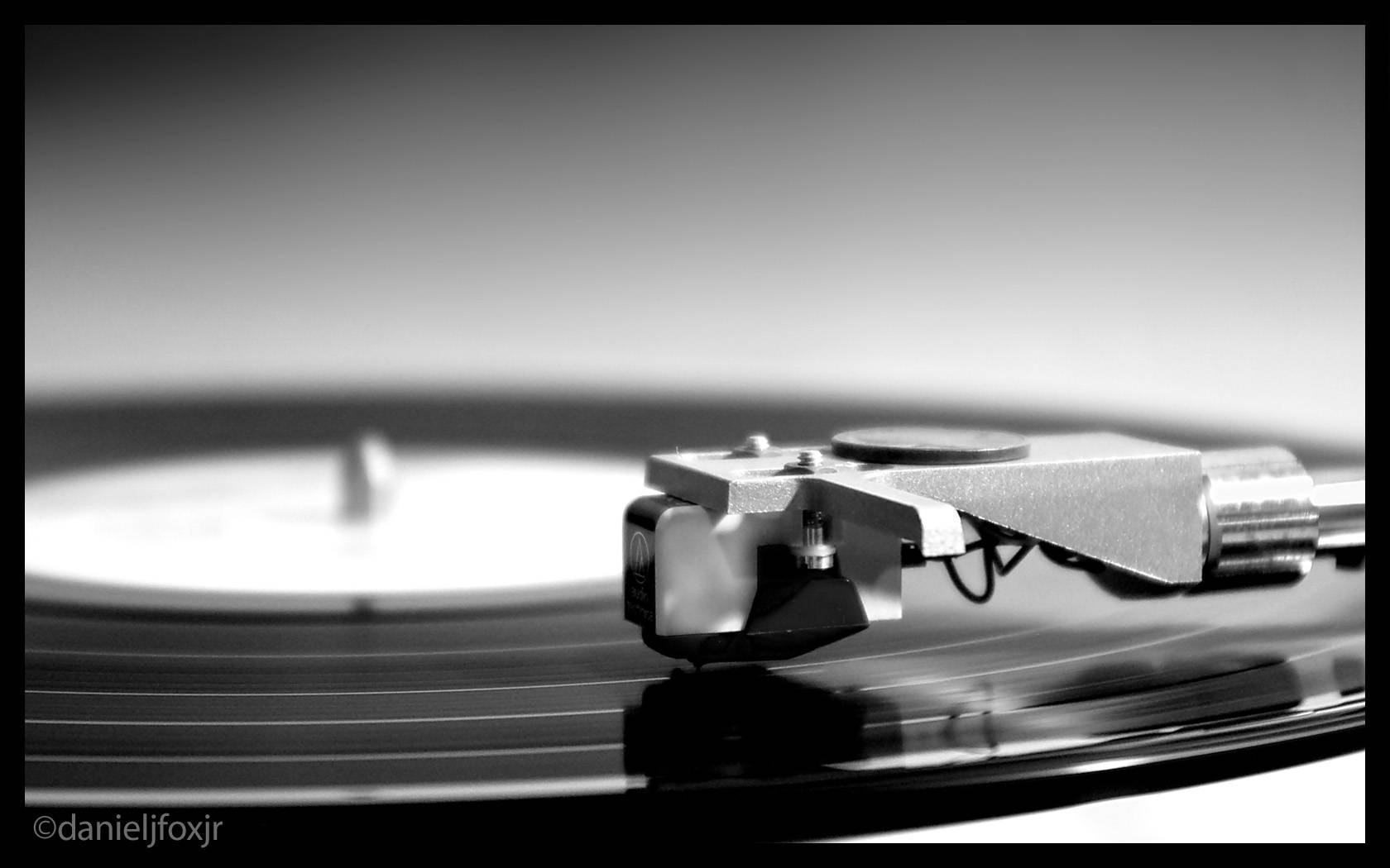 1680x1050 Turntable Wallpaper, Desktop