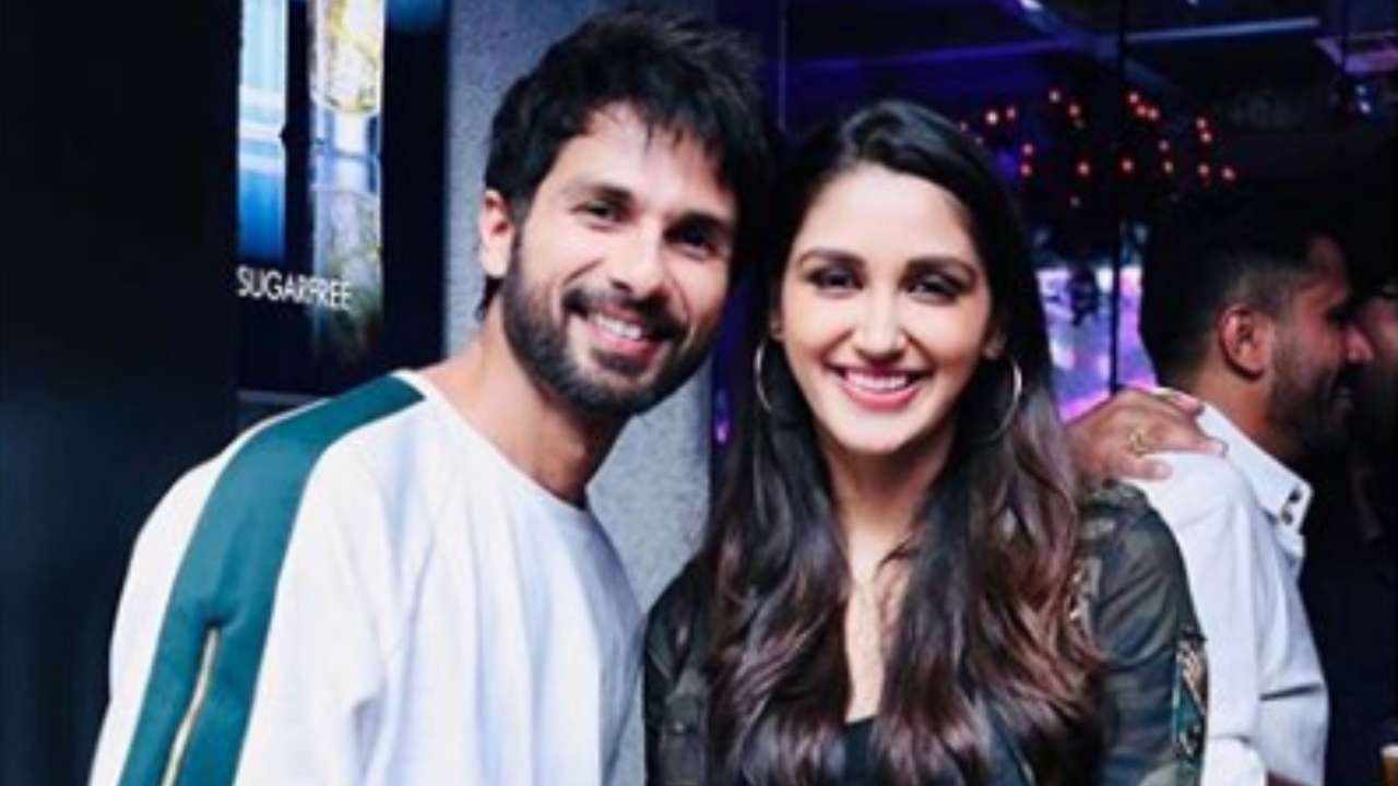 1280x720 Photos: Shahid Kapoor And Kiara Advani Get Goofy At 'Kabir Singh' Wrap Up Bash, Desktop