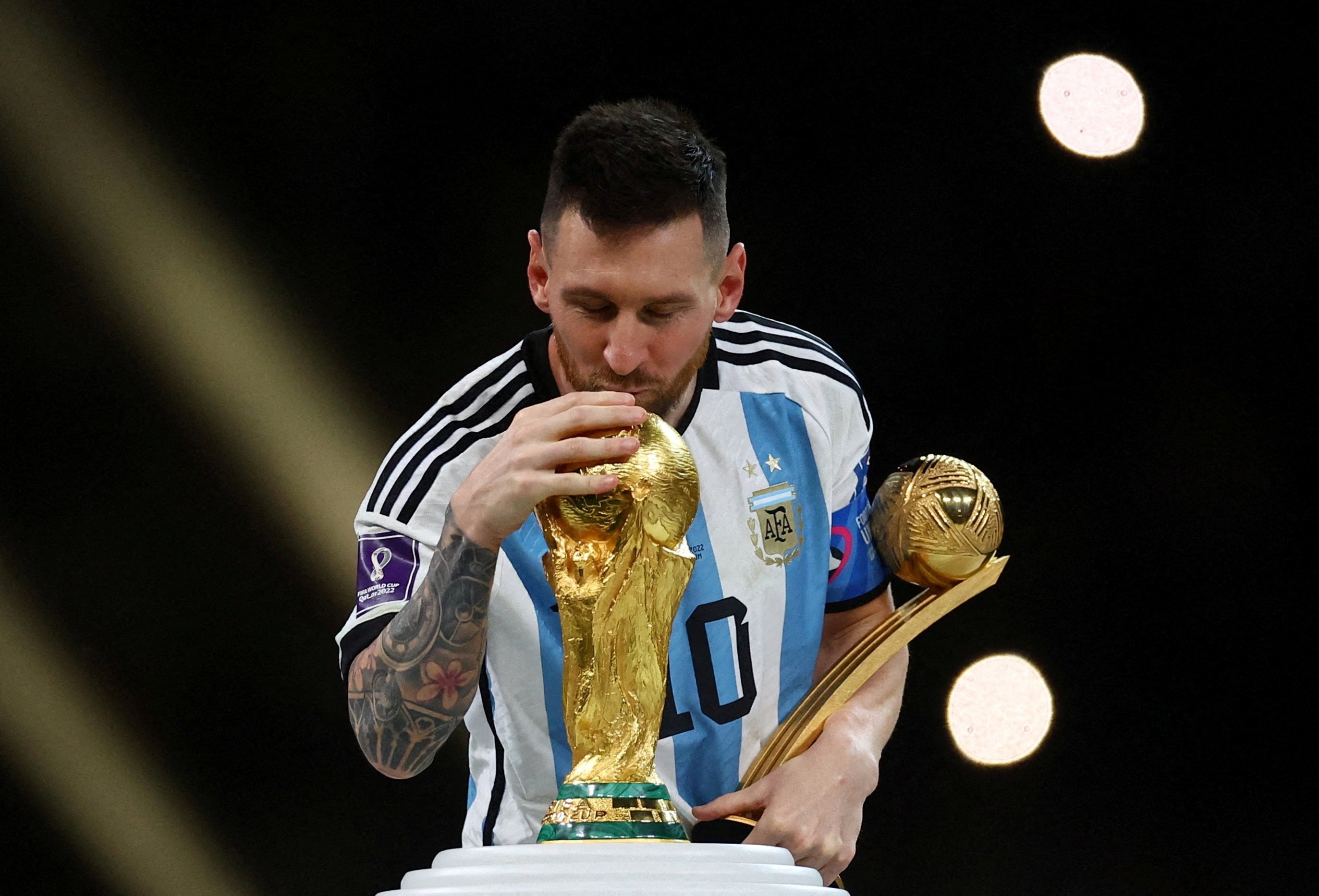 2750x1870 Fifa World Cup 2022: Lionel Messi beats, Desktop