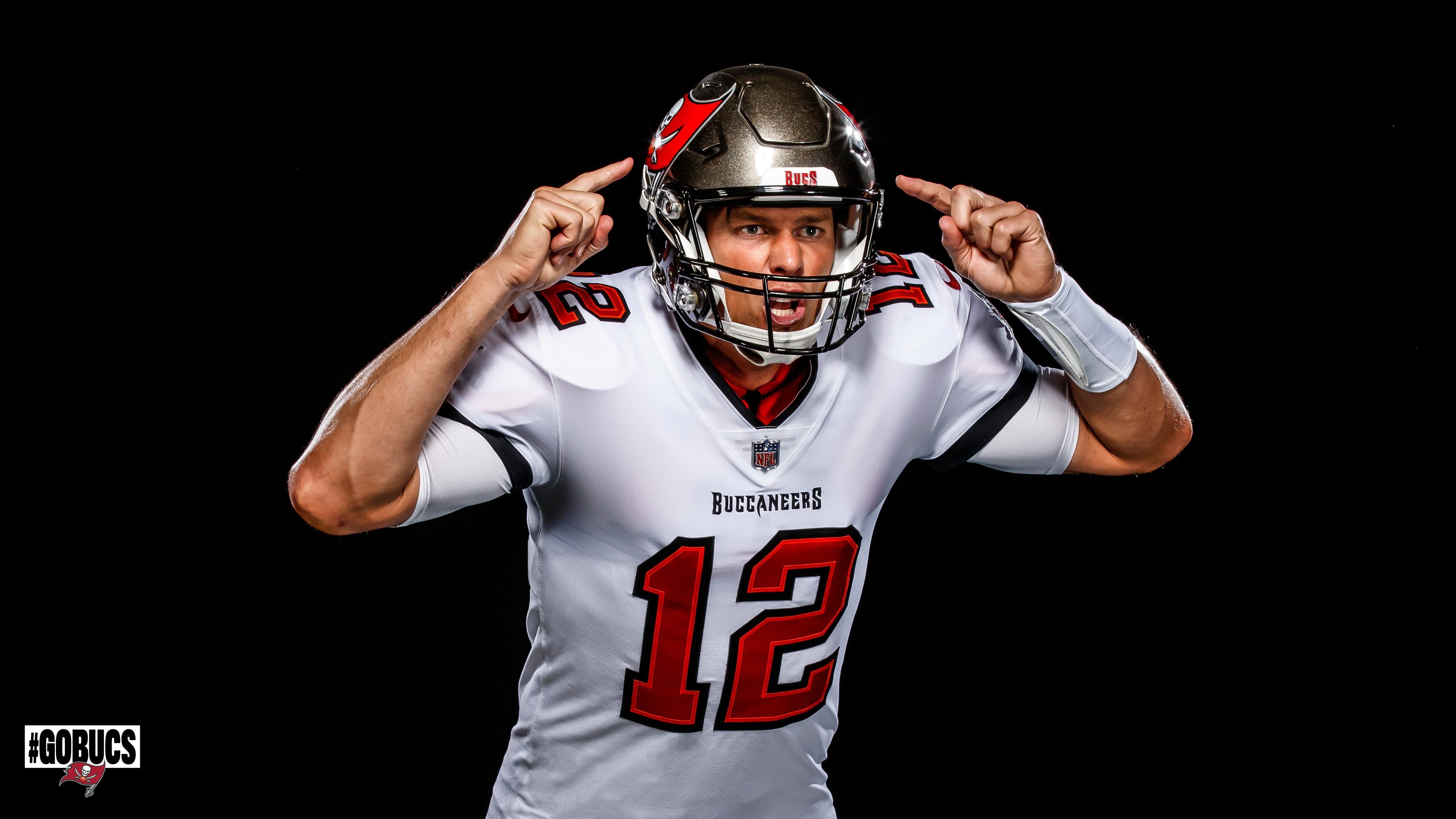 5680x3200 Tom Brady in a Bucs uniform: Grins and gripes from the internet, Desktop