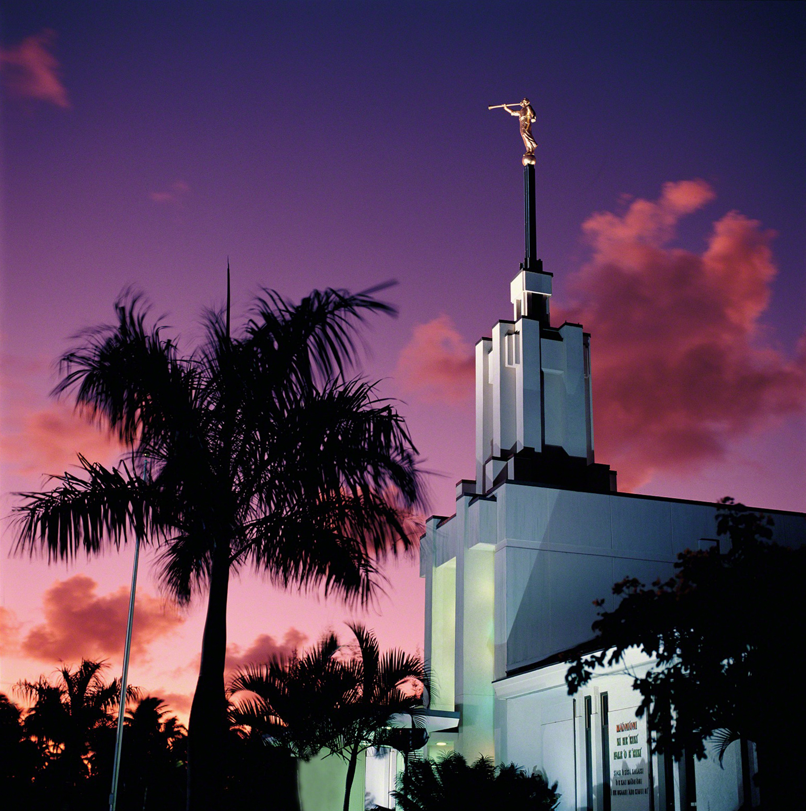 1600x1600 Nuku'alofa Tonga Temple in the Evening, Phone