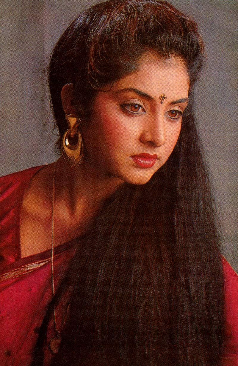 800x1230 Divya Bharti, Phone